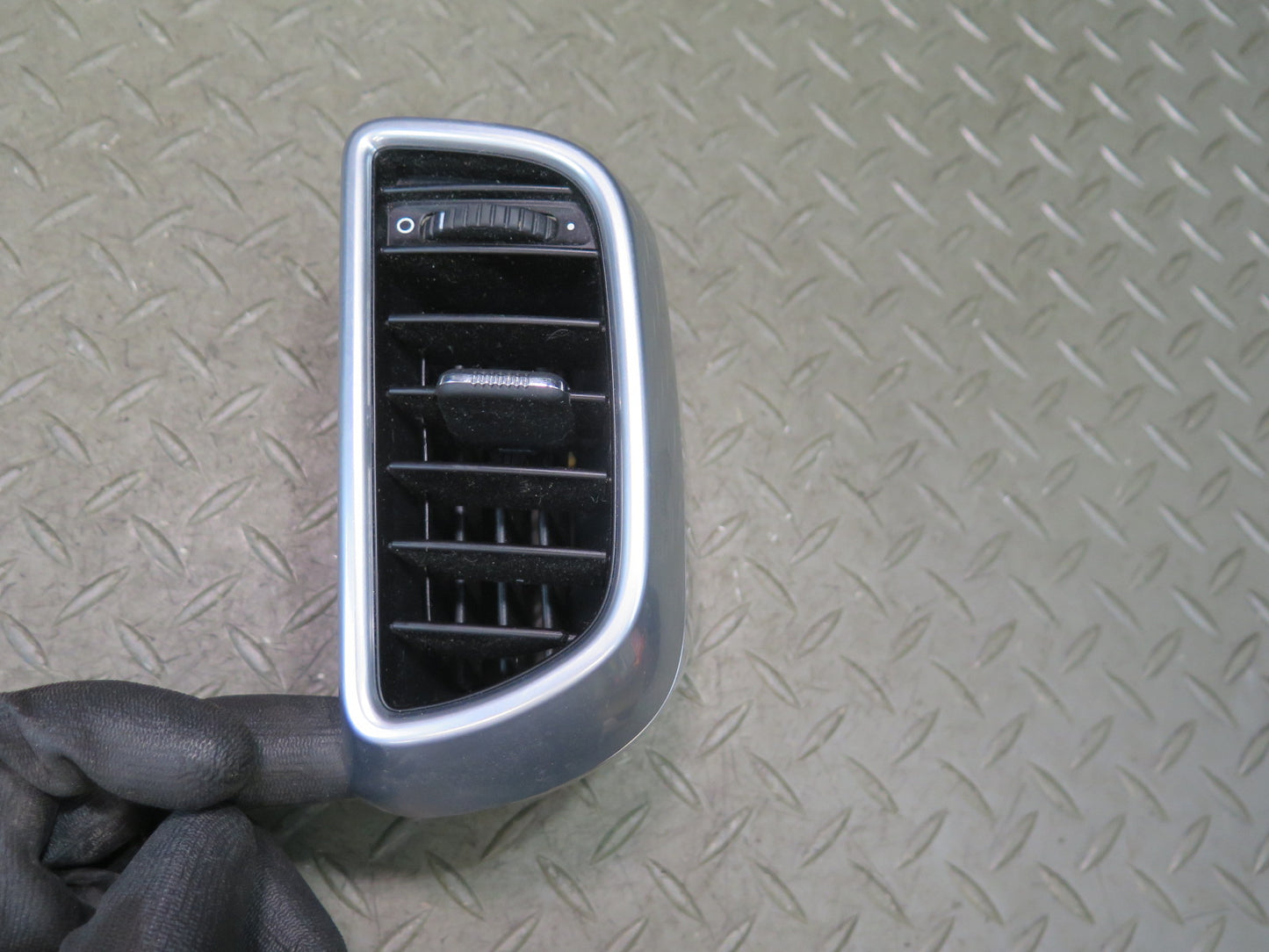 11-18 Porsche Cayenne 958 Rear Left Center Console Air Vent Grille 7P5819203B