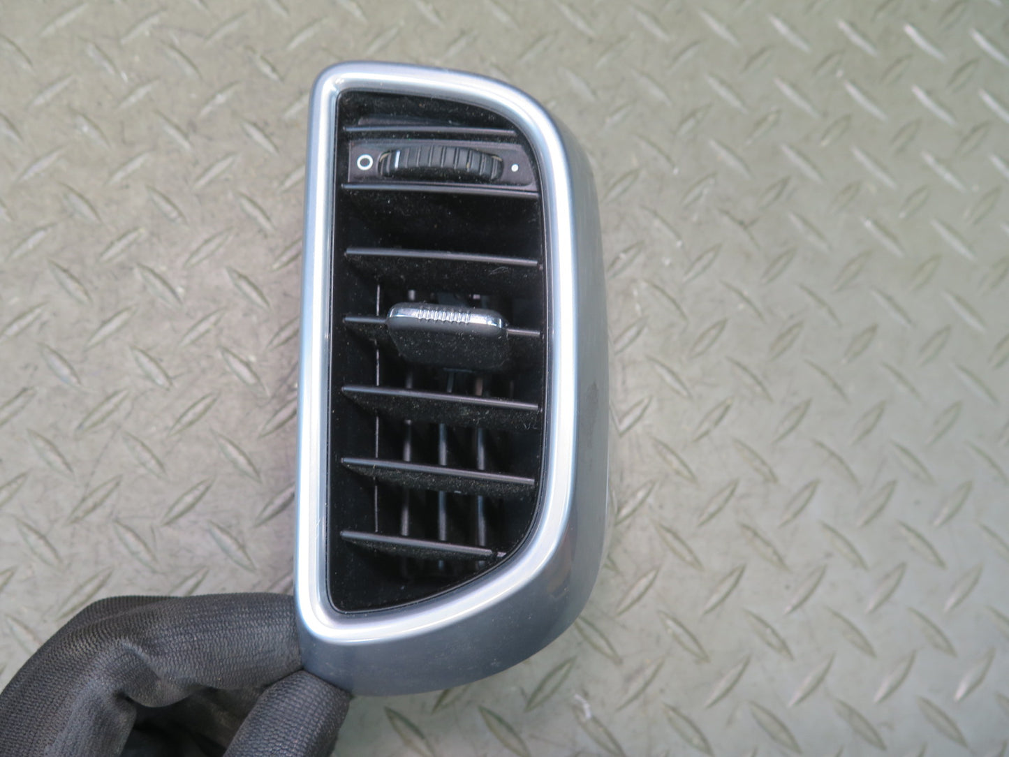 11-18 Porsche Cayenne 958 Rear Left Center Console Air Vent Grille 7P5819203B