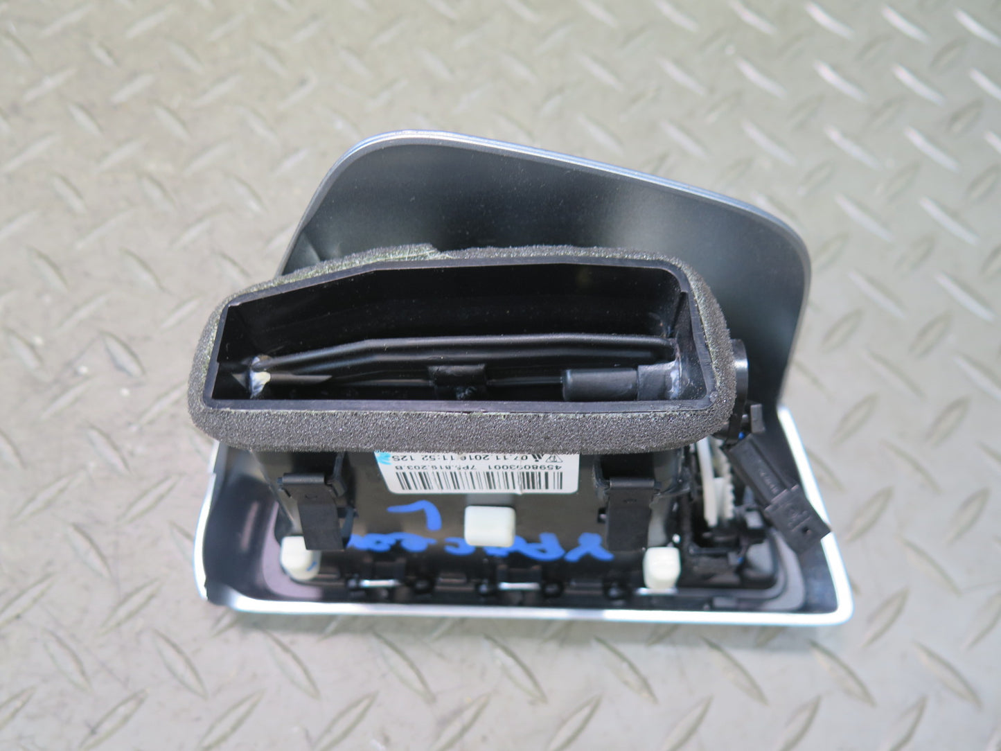 11-18 Porsche Cayenne 958 Rear Left Center Console Air Vent Grille 7P5819203B
