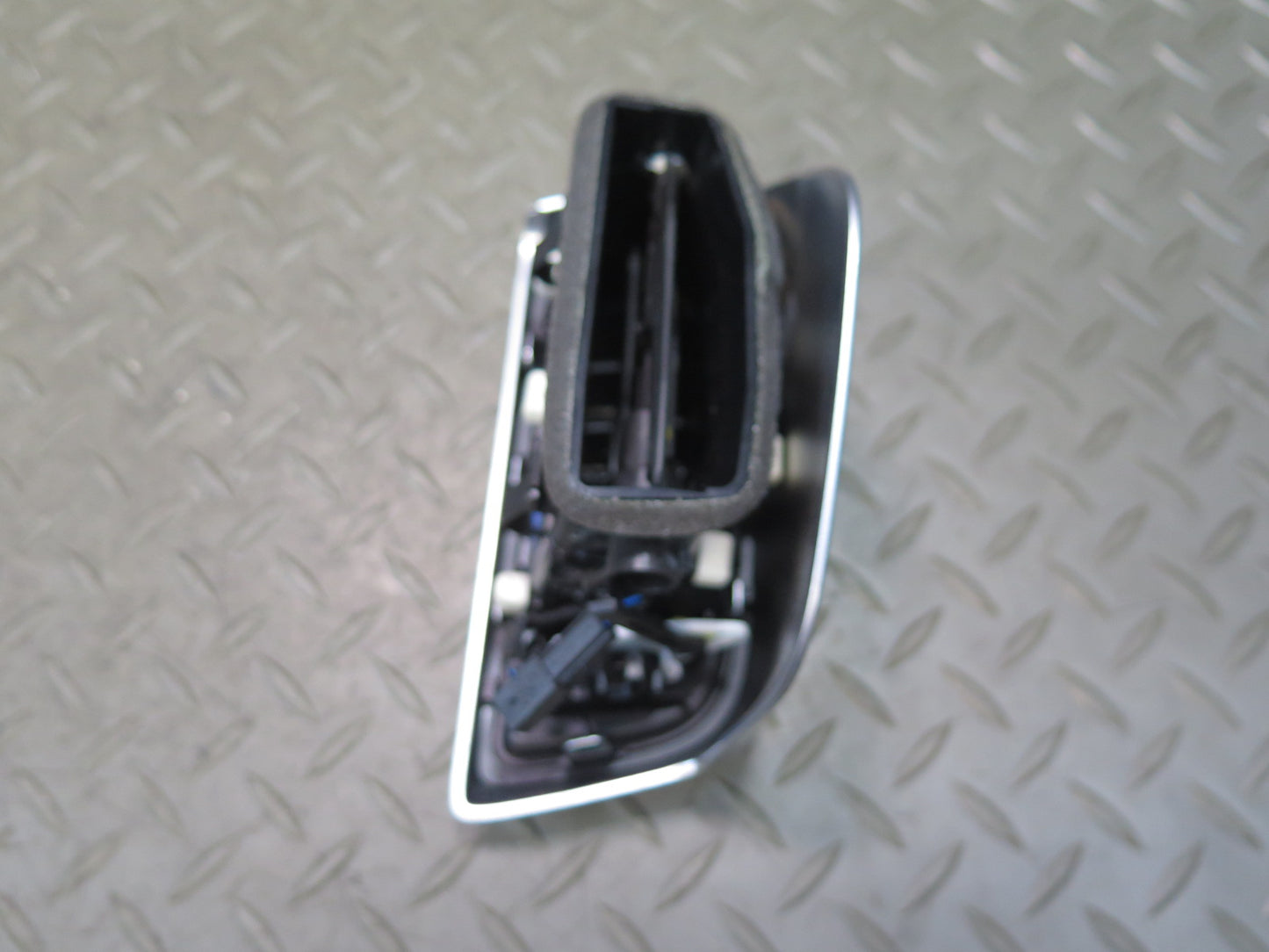 11-18 Porsche Cayenne 958 Rear Left Center Console Air Vent Grille 7P5819203B