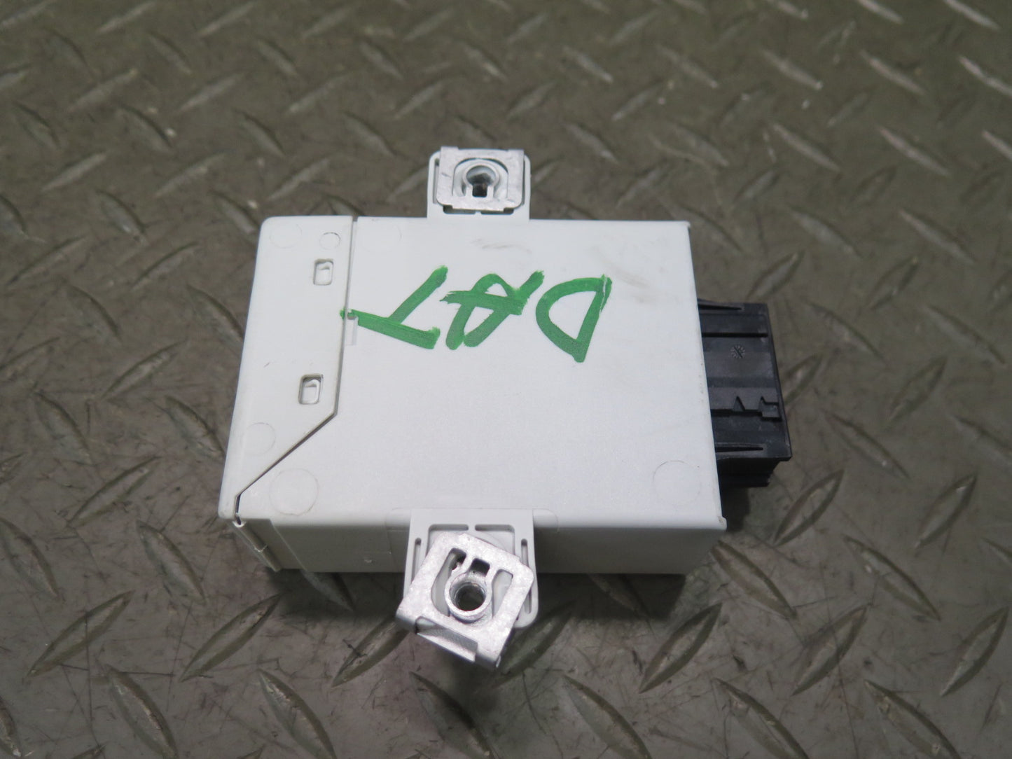 11-15 Audi TT S 8J Tmps Tire Pressure Control Module Unit 8J0907274C OEM