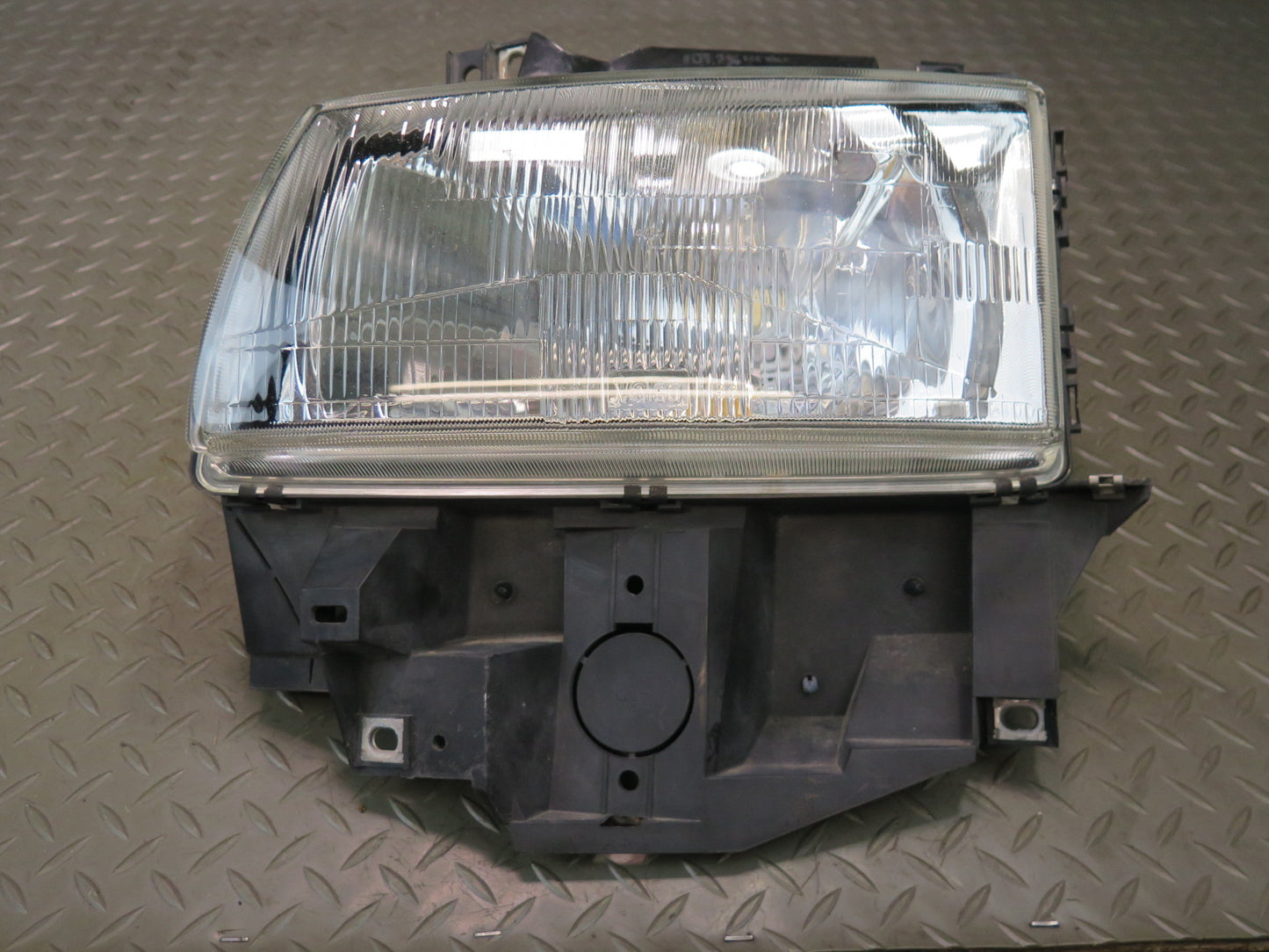 99-03 VW Eurovan T4 Front Left Driver Side Halogen Headlight Lamp OEM