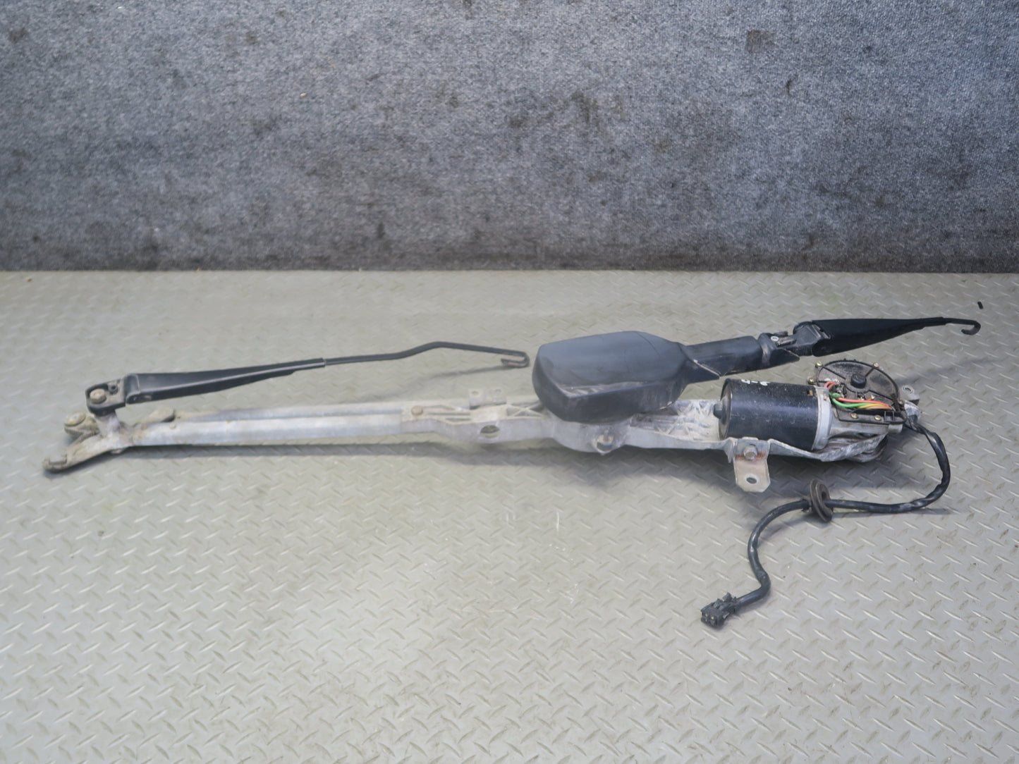 94-99 Mercedes W140 S500 Windshield Wiper Arm Transmission Linkage w Motor OEM