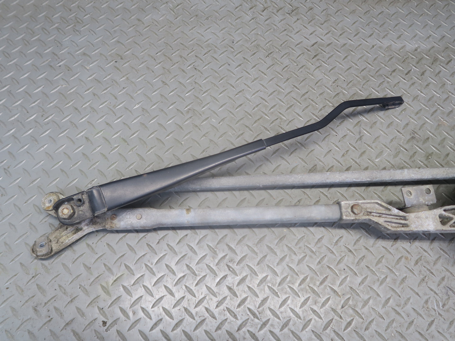 94-99 Mercedes W140 S500 Windshield Wiper Arm Transmission Linkage w Motor OEM