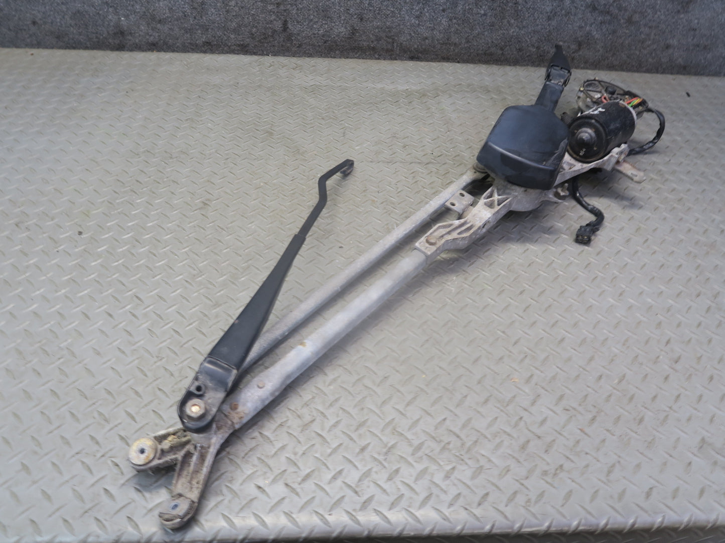 94-99 Mercedes W140 S500 Windshield Wiper Arm Transmission Linkage w Motor OEM