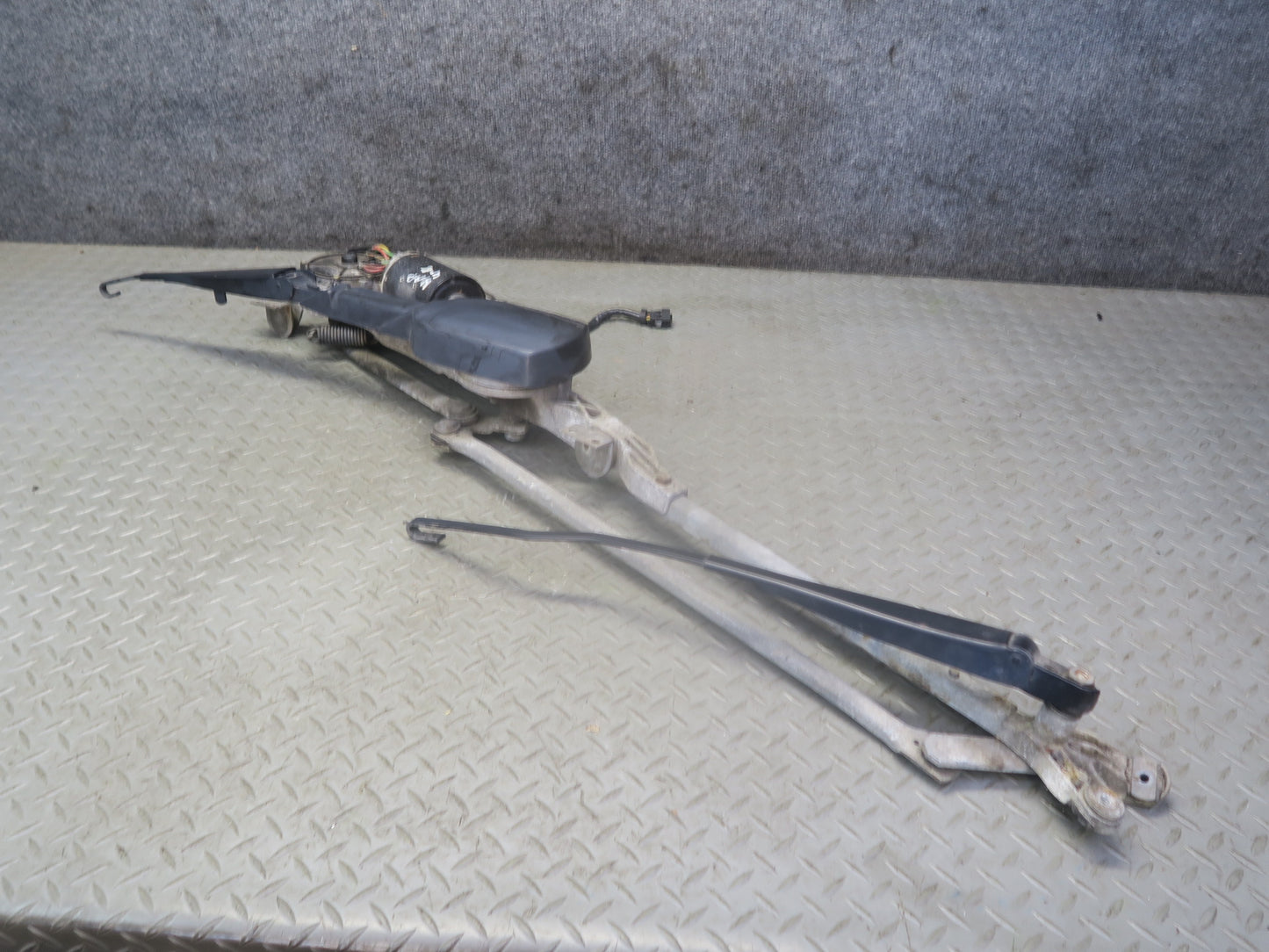 94-99 Mercedes W140 S500 Windshield Wiper Arm Transmission Linkage w Motor OEM