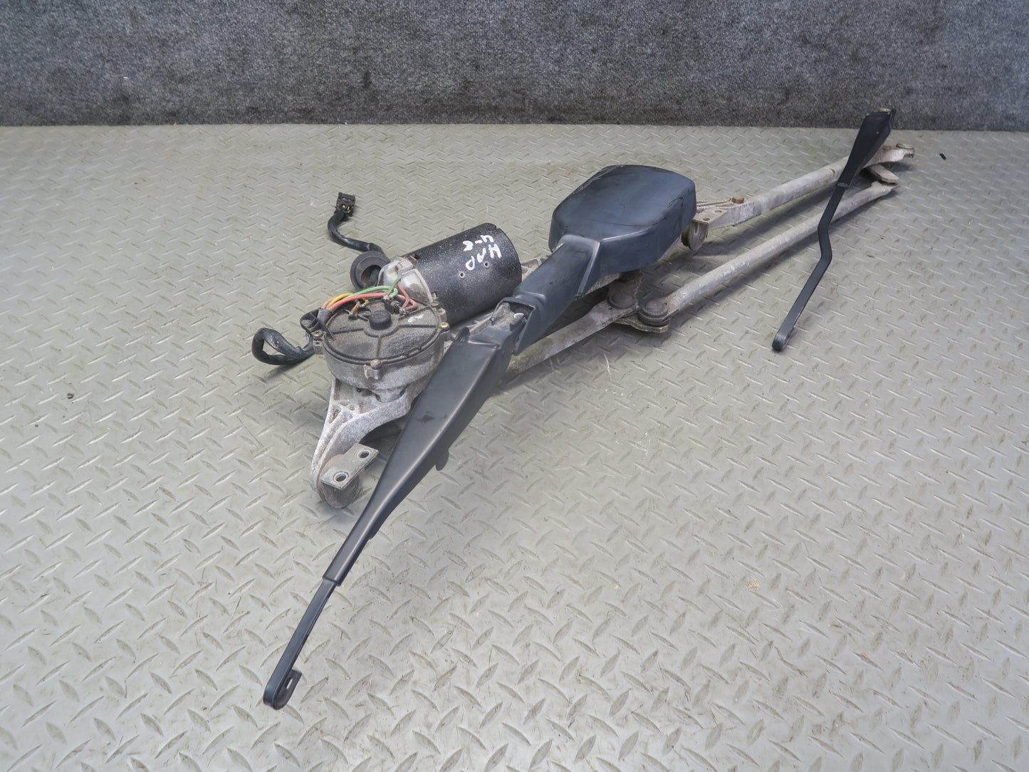 94-99 Mercedes W140 S500 Windshield Wiper Arm Transmission Linkage w Motor OEM
