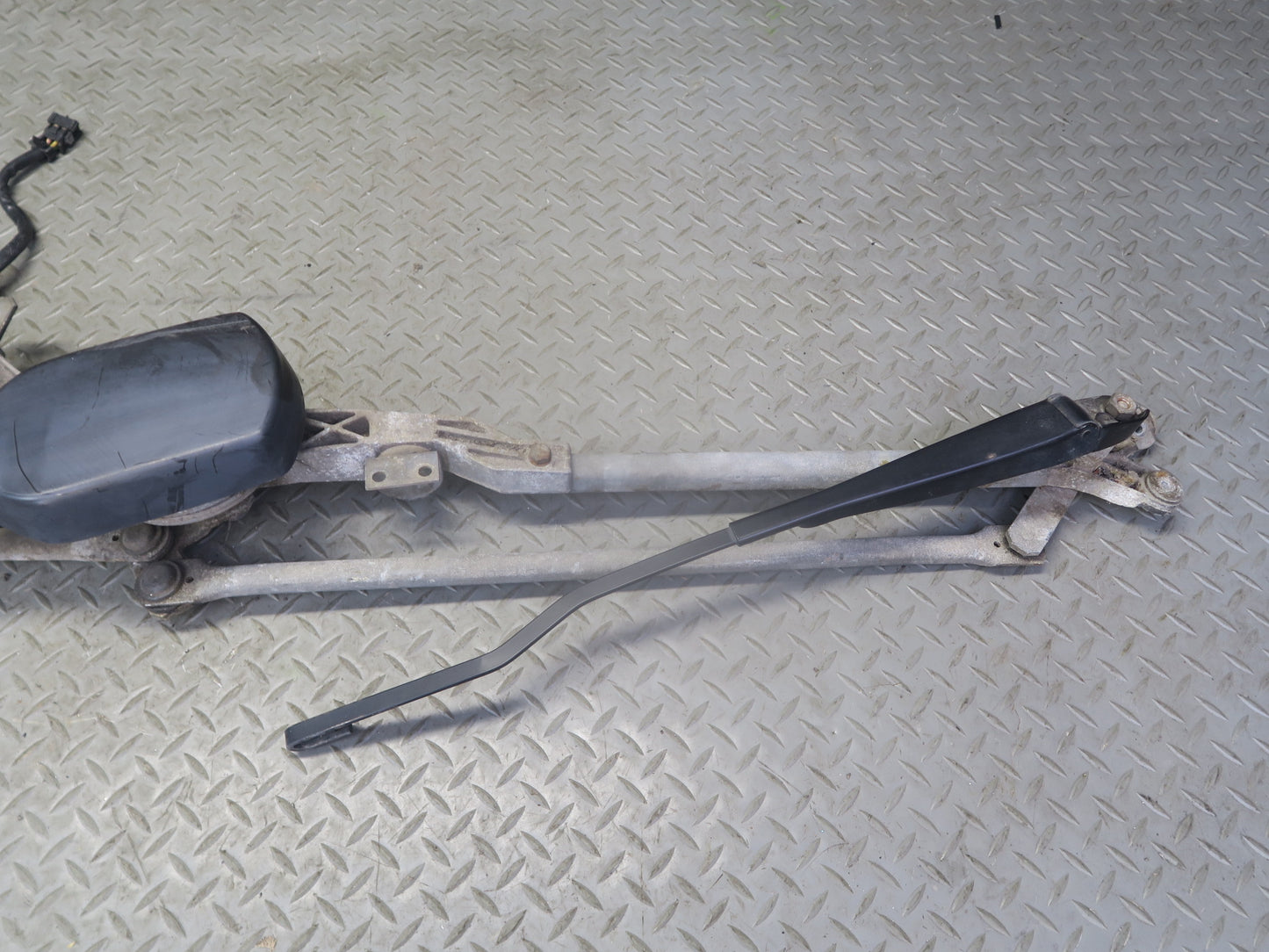 94-99 Mercedes W140 S500 Windshield Wiper Arm Transmission Linkage w Motor OEM