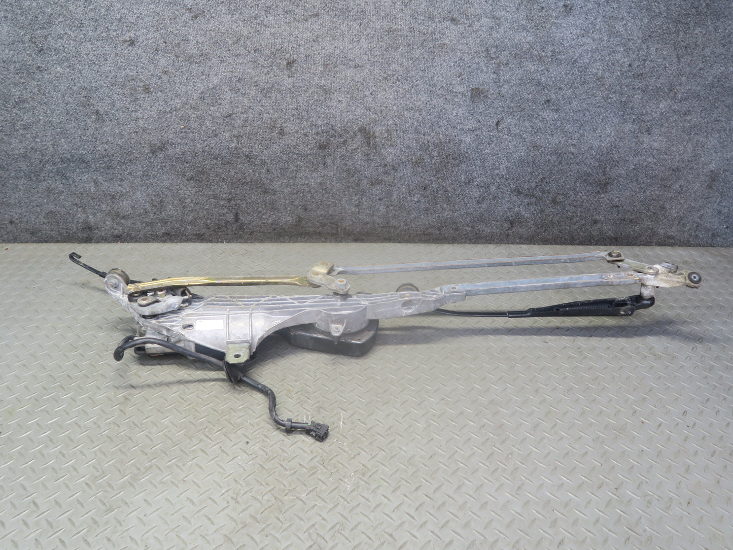 94-99 Mercedes W140 S500 Windshield Wiper Arm Transmission Linkage w Motor OEM