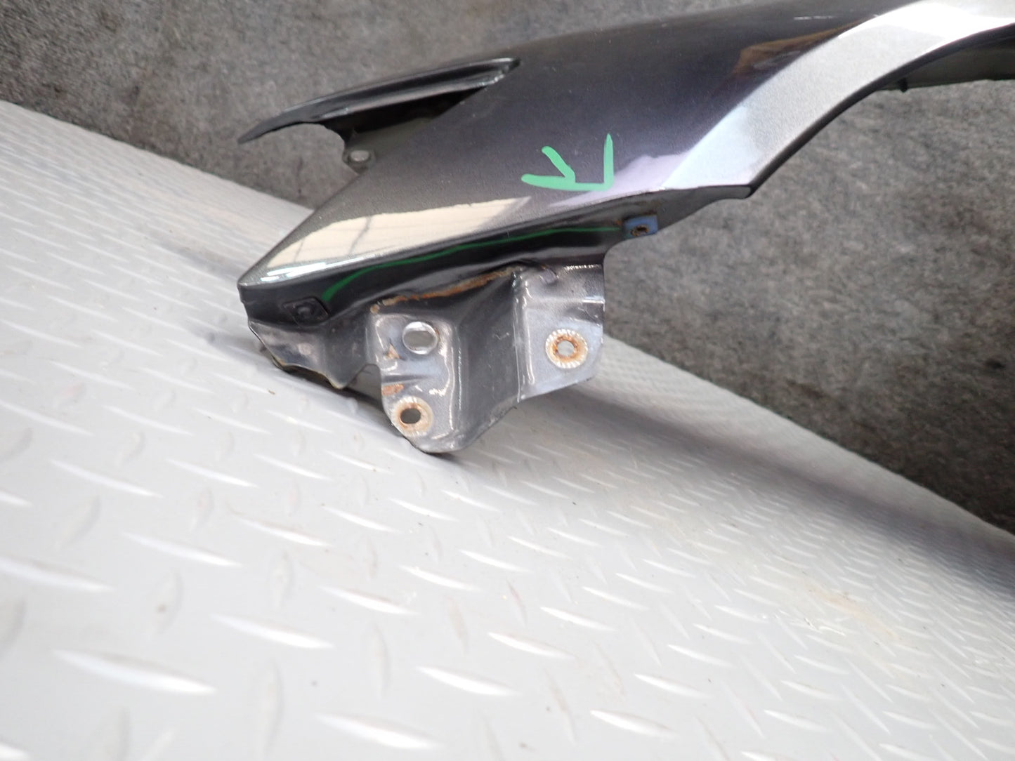 01-05 Lexus JCE10L IS300 Front Left Fender Shell Cover Panel Graphite Gray OEM