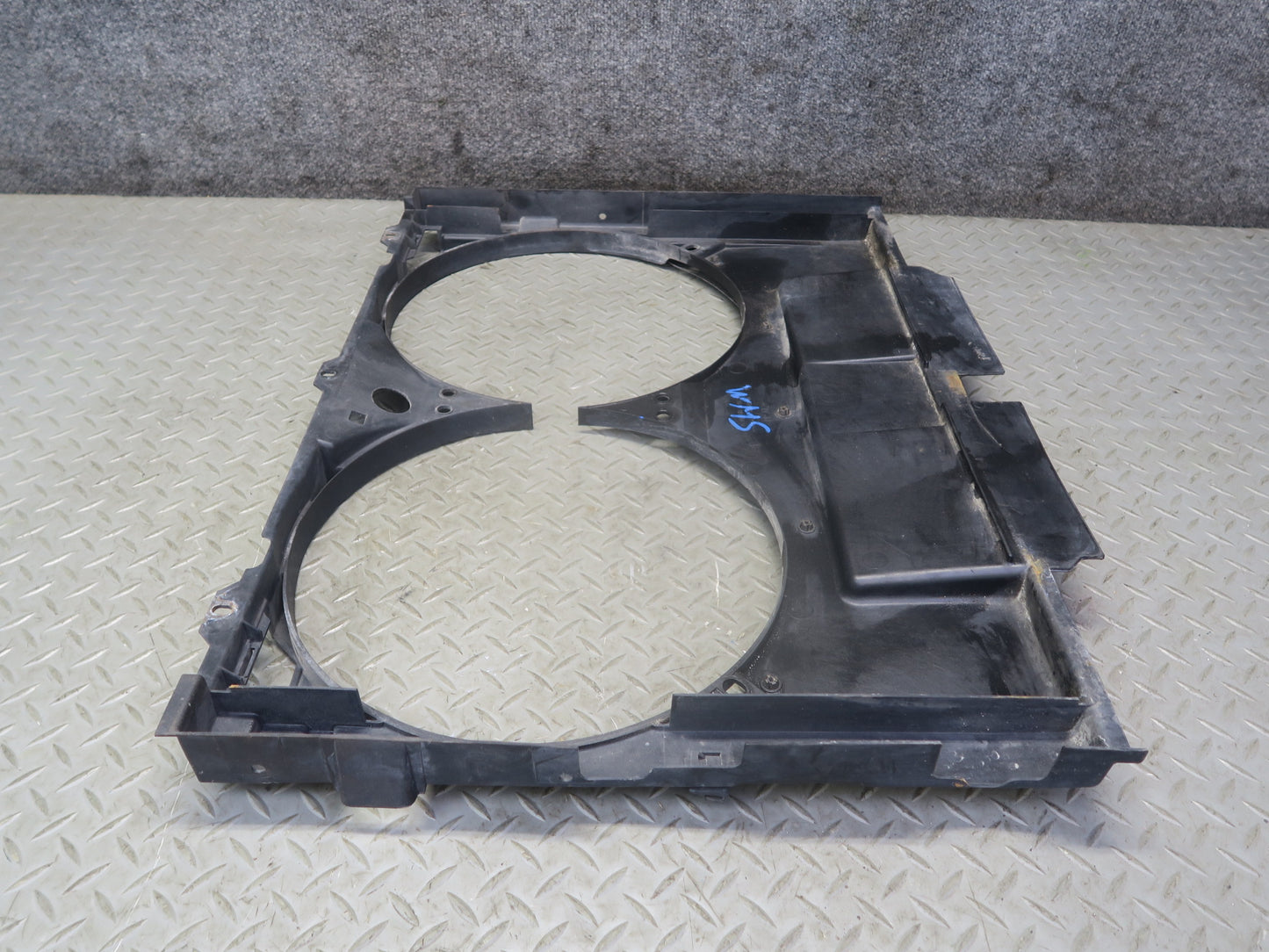 94-99 Mercedes W140 S500 Engine Cooling Fan Motor Shroud 1405051455 OEM