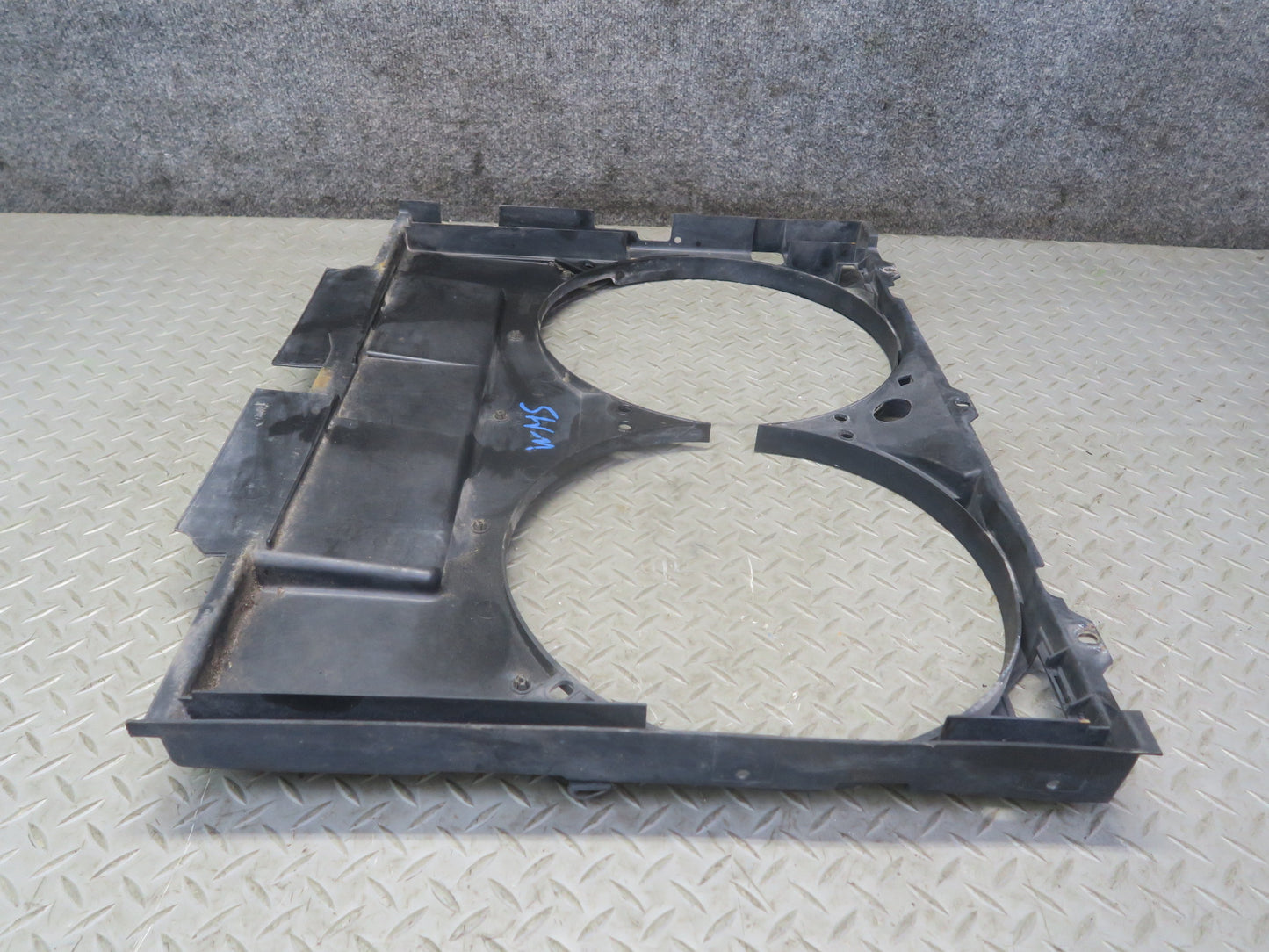 94-99 Mercedes W140 S500 Engine Cooling Fan Motor Shroud 1405051455 OEM