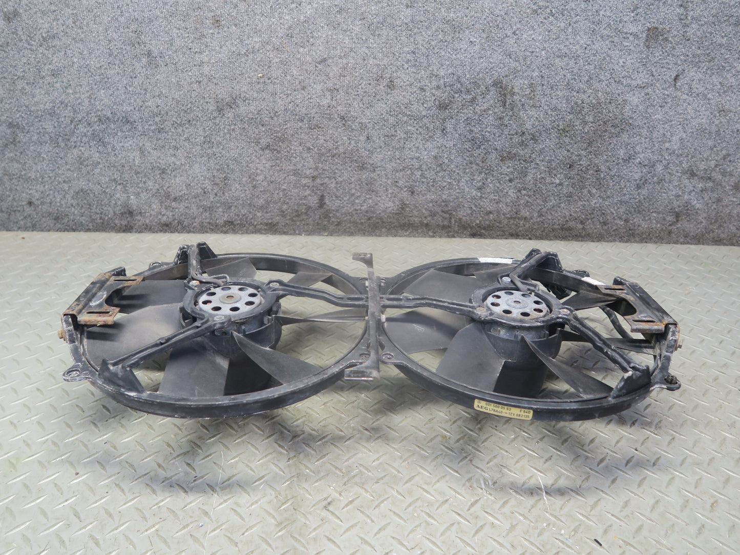 94-99 Mercedes W140 S500 Engine Radiator Dual Cooling Fan Motor OEM