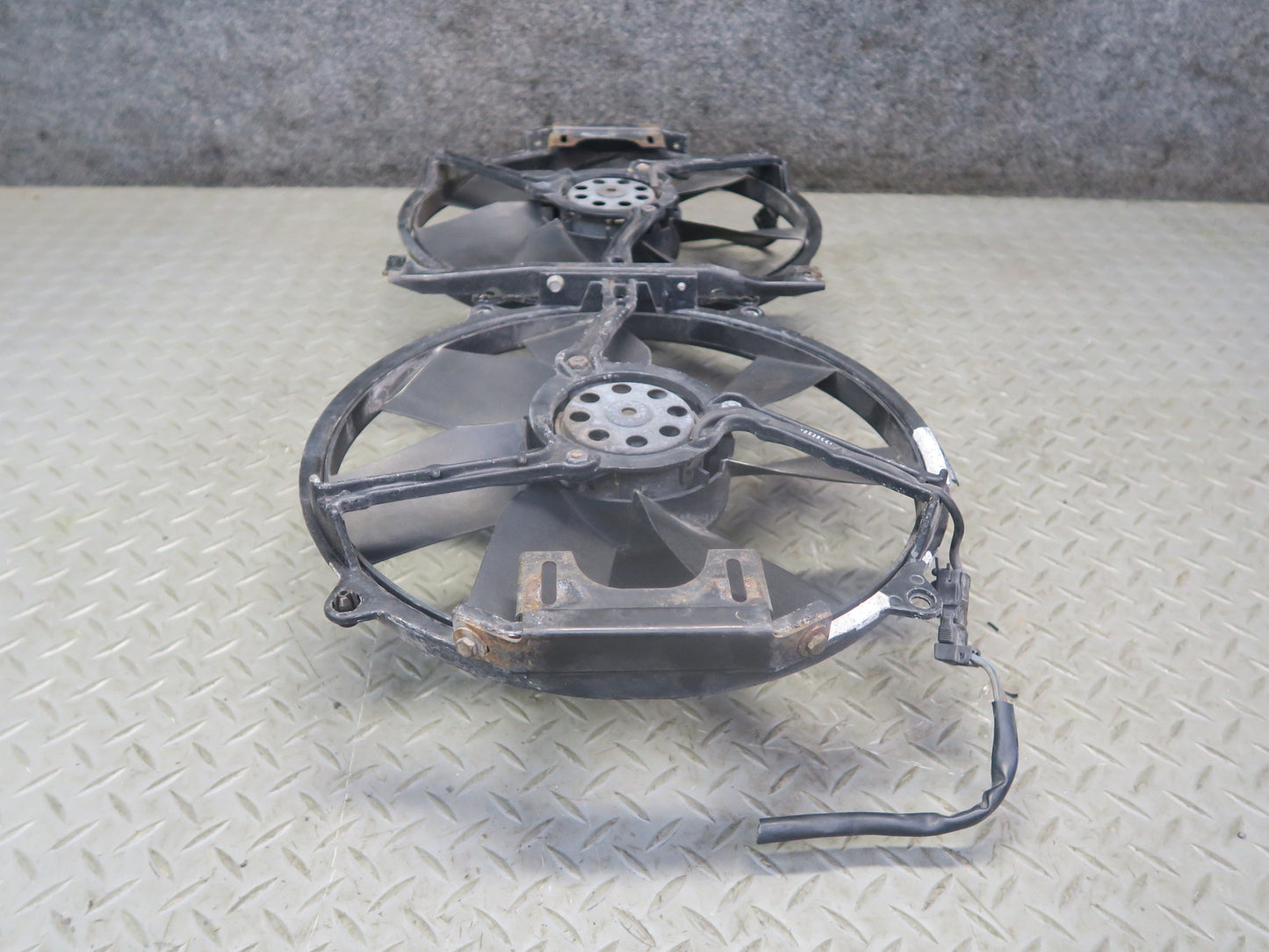 94-99 Mercedes W140 S500 Engine Radiator Dual Cooling Fan Motor OEM
