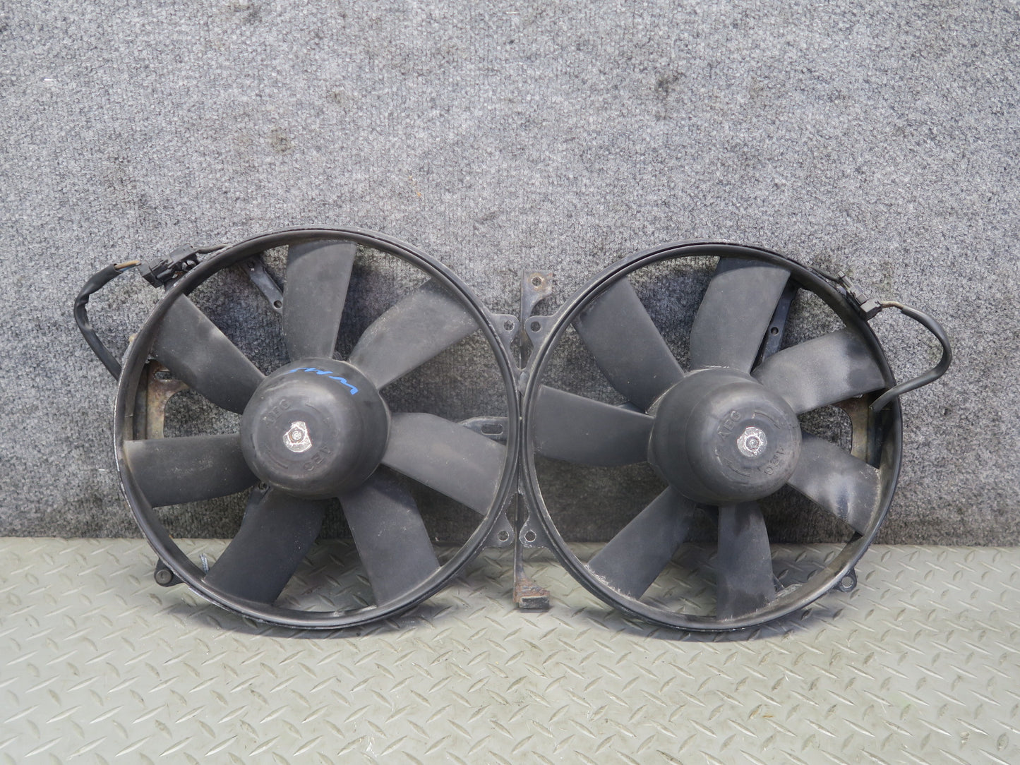 94-99 Mercedes W140 S500 Engine Radiator Dual Cooling Fan Motor OEM