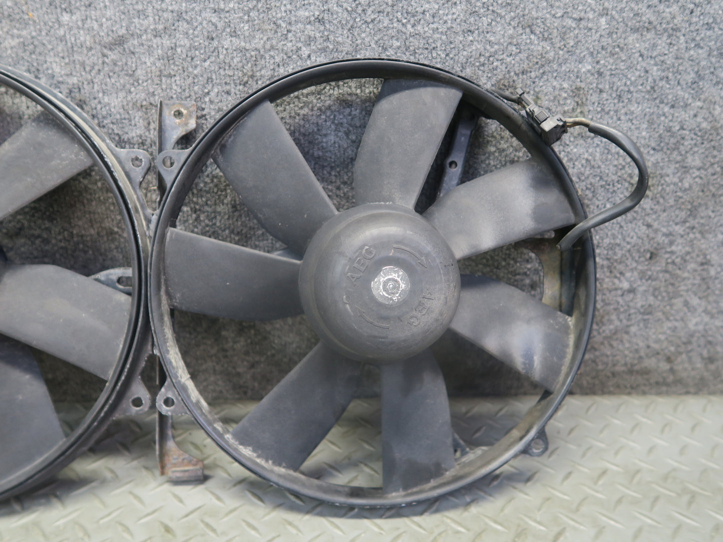 94-99 Mercedes W140 S500 Engine Radiator Dual Cooling Fan Motor OEM