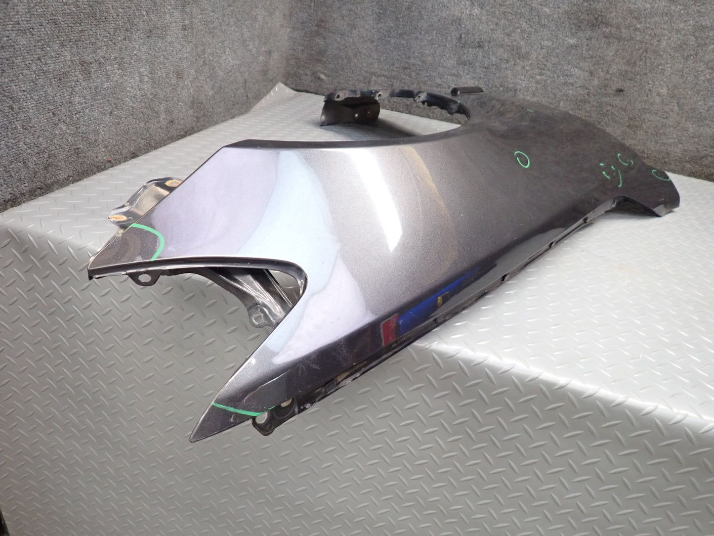 01-05 Lexus JCE10L IS300 Front Right Fender Shell Cover Panel Graphite Gray OEM