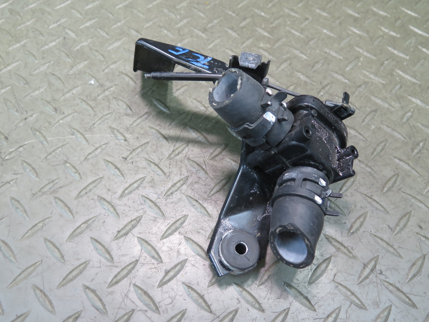 95-97 Toyota Celsior UCF20 RHD Hvac Heater Control Water Valve w Mount OEM
