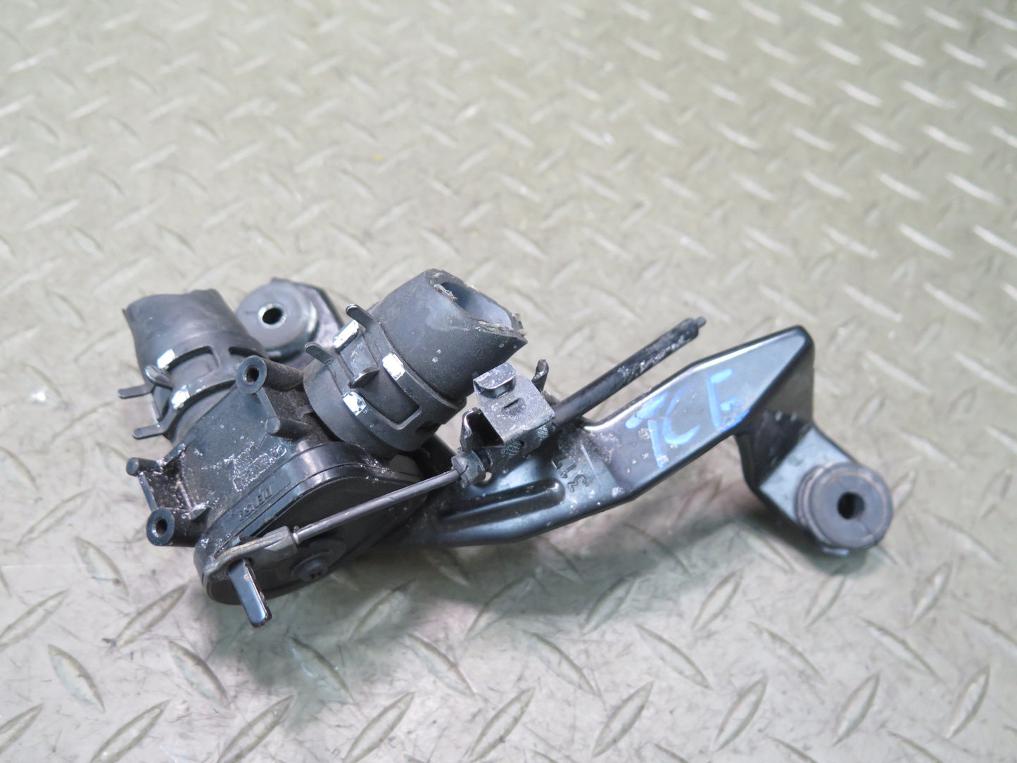 95-97 Toyota Celsior UCF20 RHD Hvac Heater Control Water Valve w Mount OEM