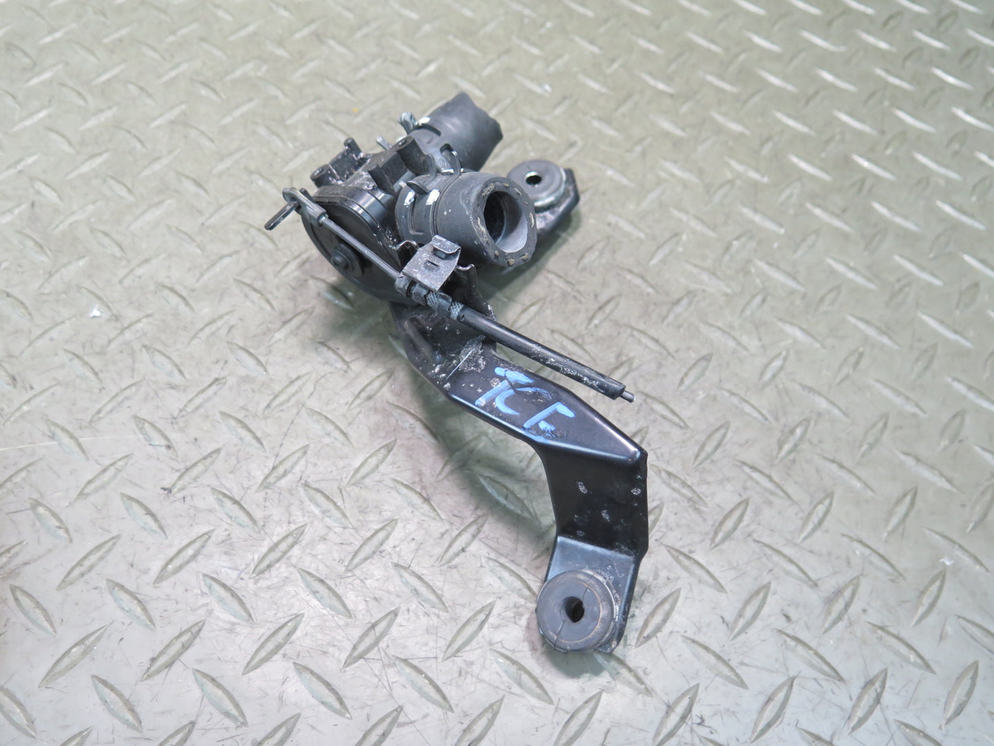95-97 Toyota Celsior UCF20 RHD Hvac Heater Control Water Valve w Mount OEM