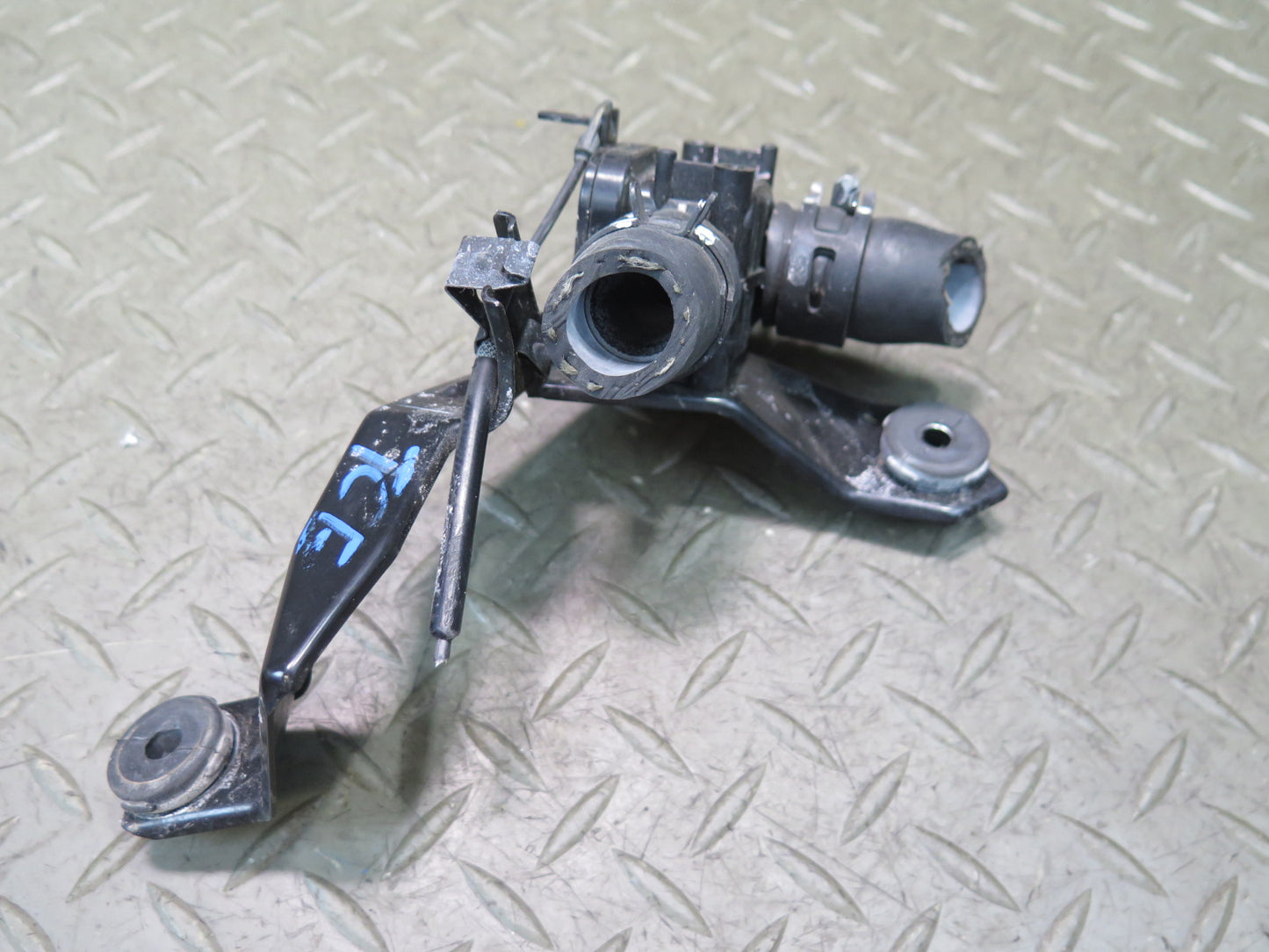 95-97 Toyota Celsior UCF20 RHD Hvac Heater Control Water Valve w Mount OEM