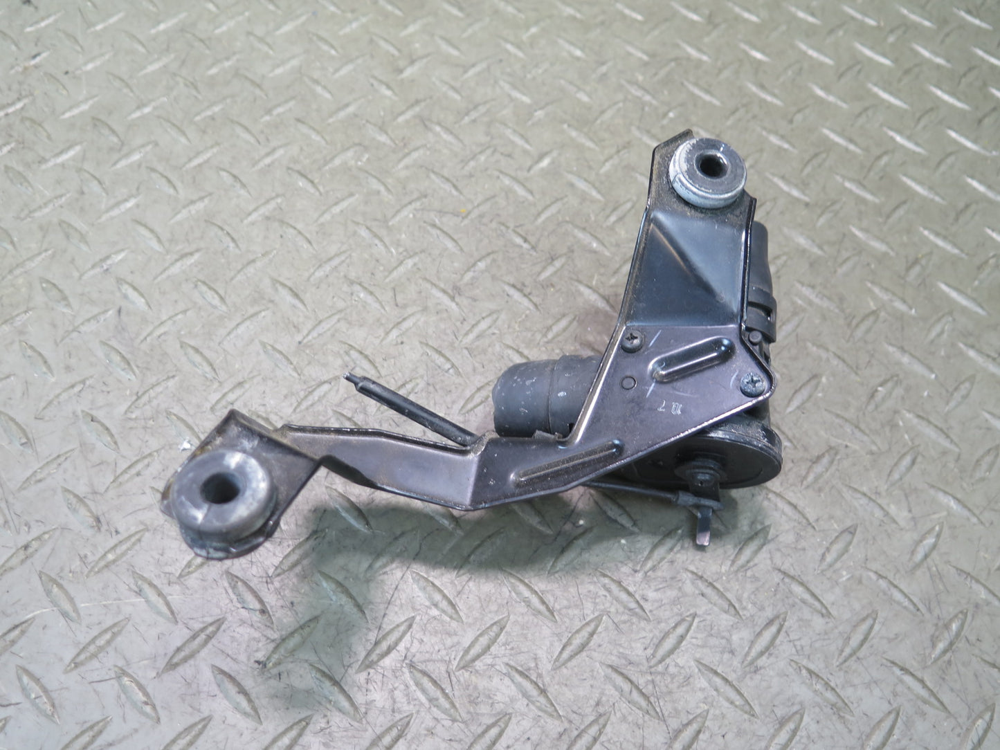 95-97 Toyota Celsior UCF20 RHD Hvac Heater Control Water Valve w Mount OEM