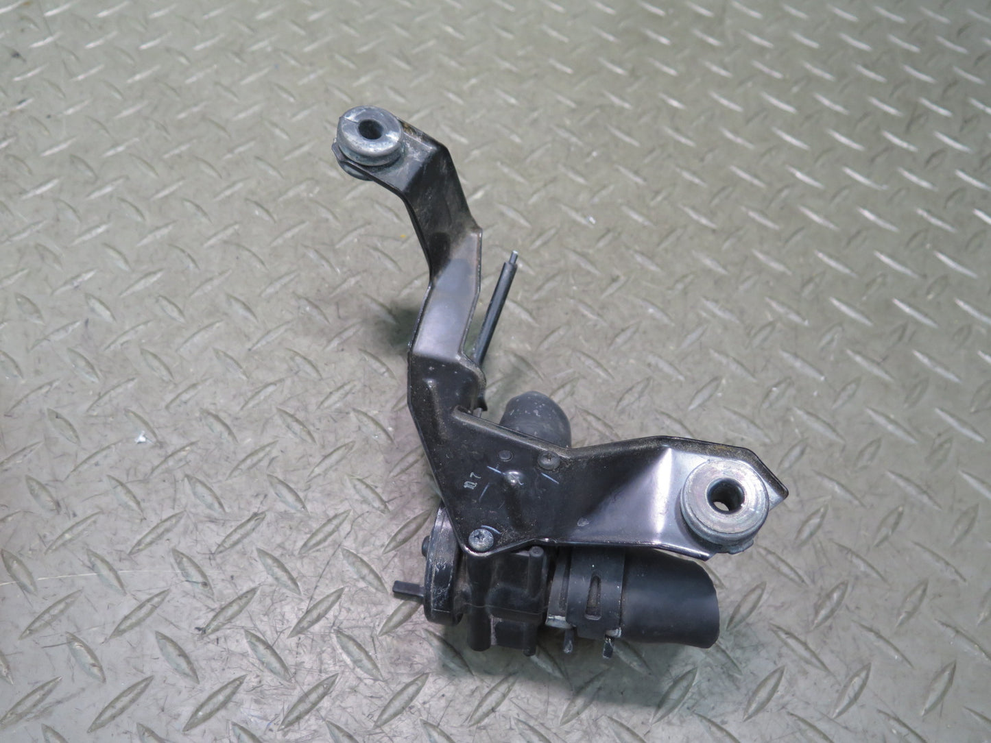 95-97 Toyota Celsior UCF20 RHD Hvac Heater Control Water Valve w Mount OEM