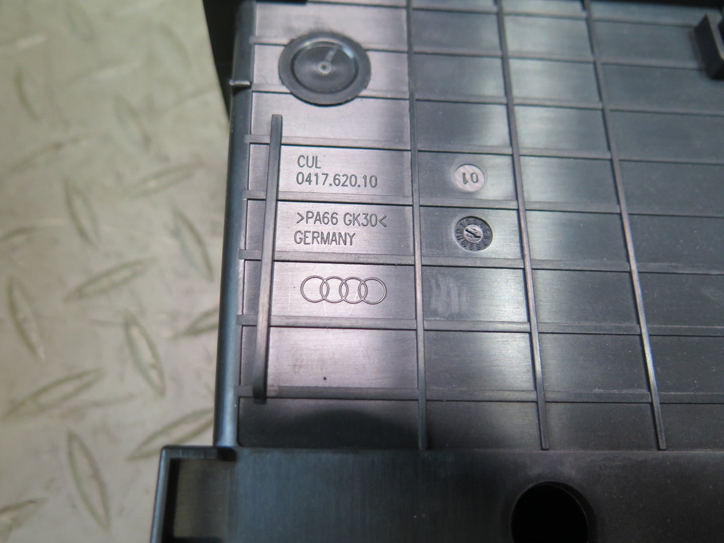09-15 Audi TT S 8J AMI Music Interface Control Module 8P0035785 OEM