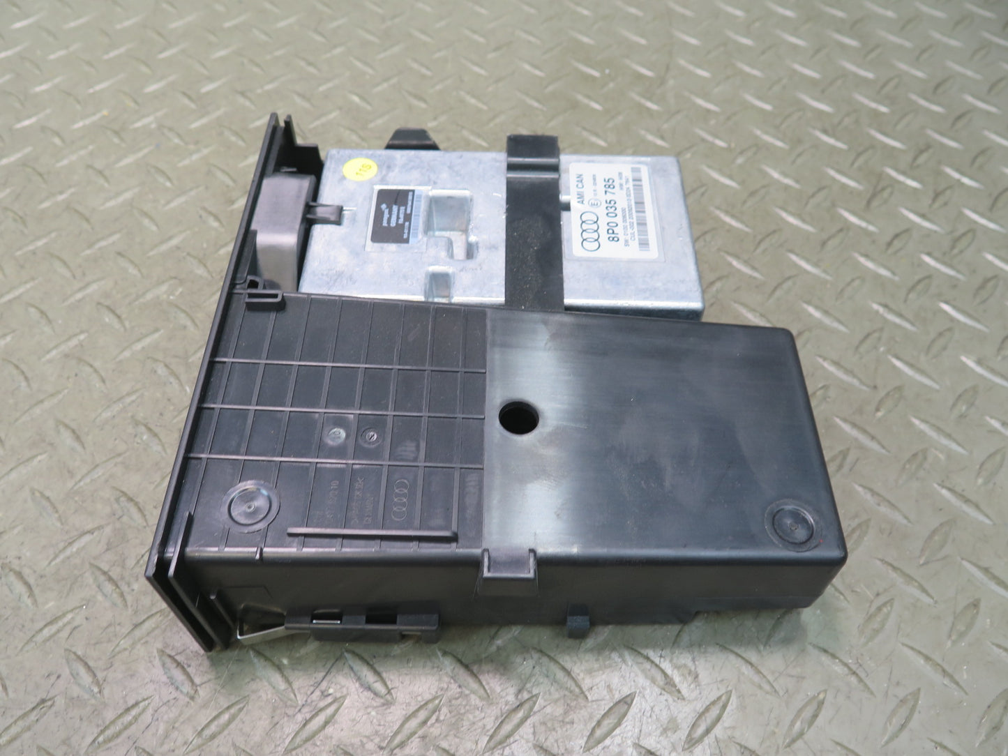 09-15 Audi TT S 8J AMI Music Interface Control Module 8P0035785 OEM