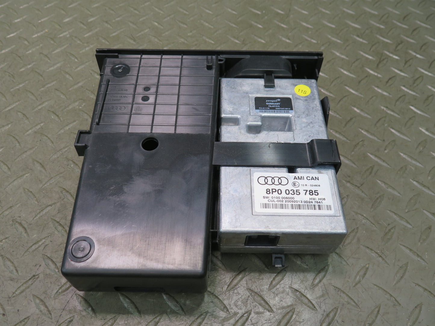 09-15 Audi TT S 8J AMI Music Interface Control Module 8P0035785 OEM