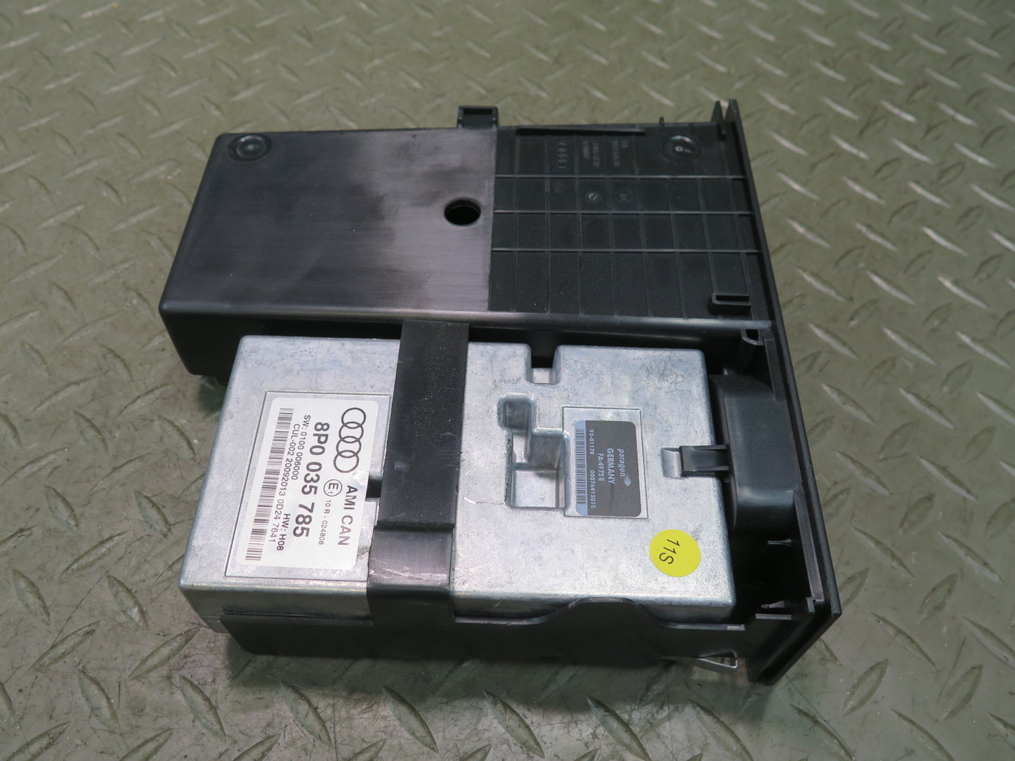09-15 Audi TT S 8J AMI Music Interface Control Module 8P0035785 OEM