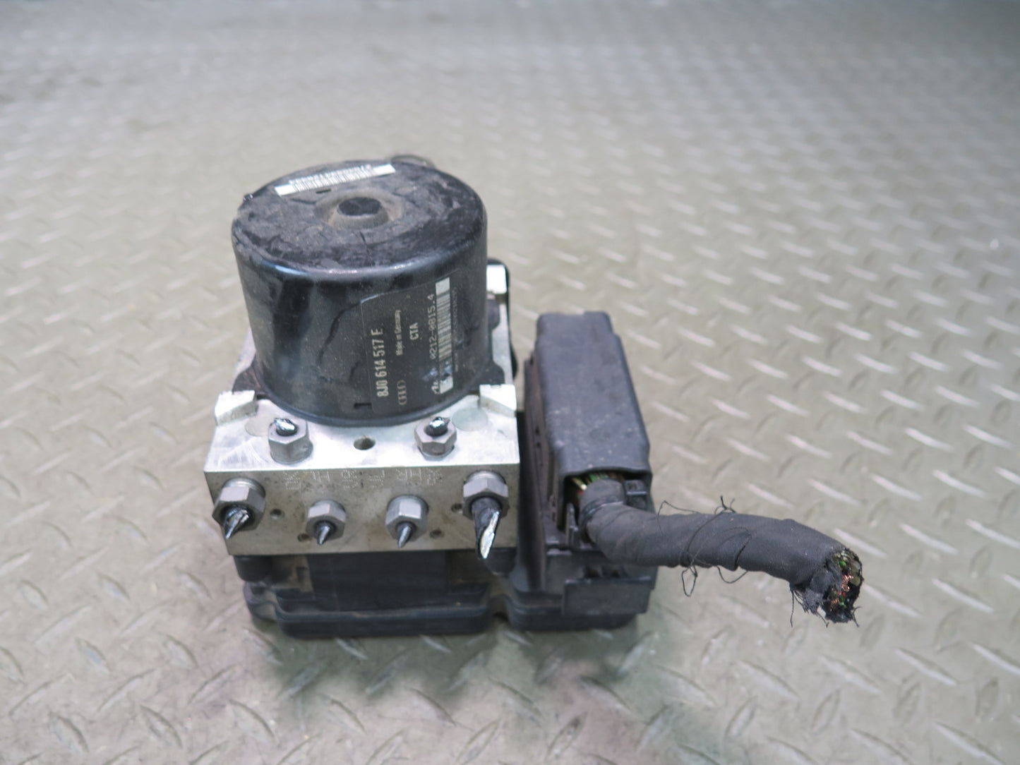 11-15 Audi TT S 8J Anti Lock Brake ABS Pump Module Unit 8J0614517E OEM