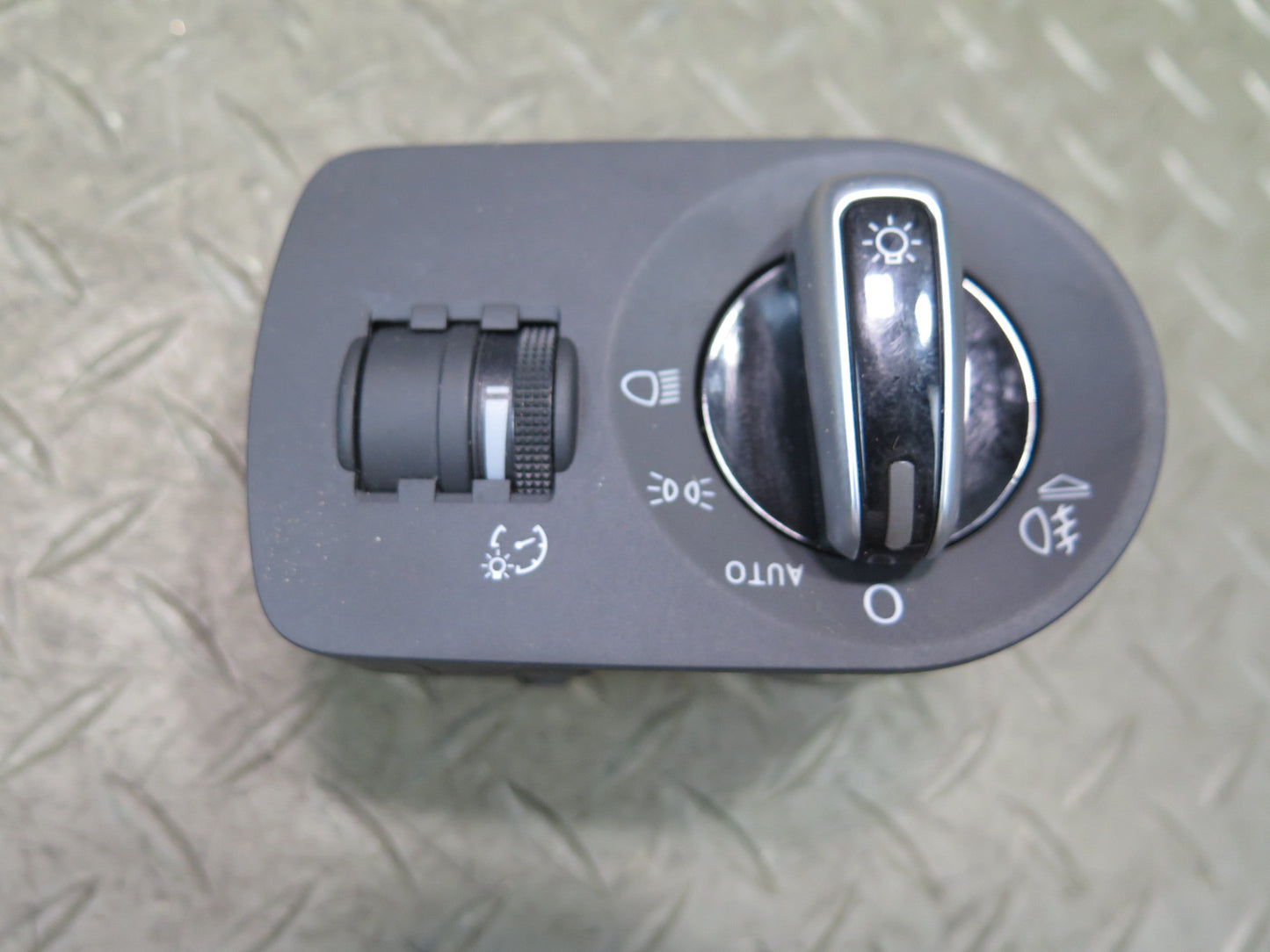 08-14 Audi TT S 8J Dashboard Headlight Light Lamp Switch Button 8J1941531AF OEM