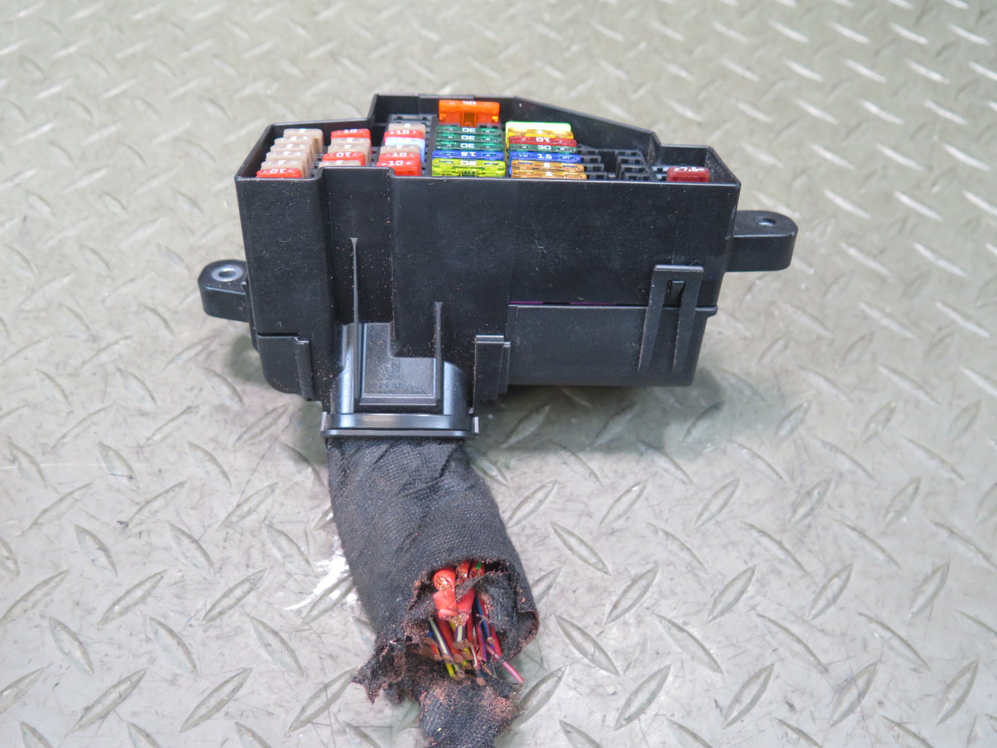 09-15 Audi TT S 8J Fuse Relay Box Module Interior Compartment OEM