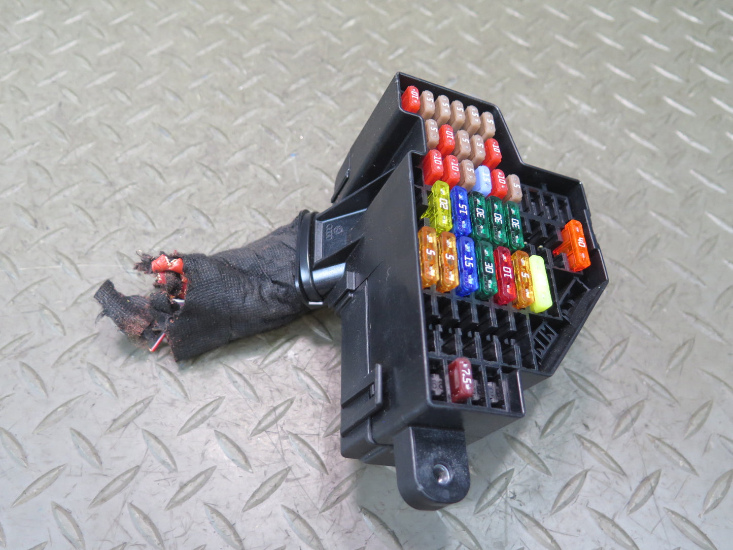 09-15 Audi TT S 8J Fuse Relay Box Module Interior Compartment OEM
