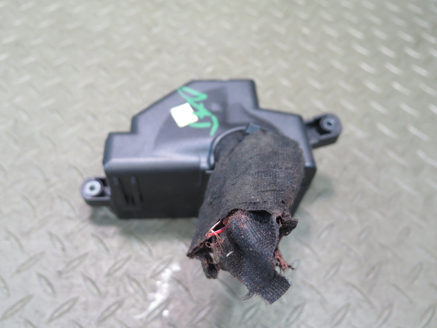 09-15 Audi TT S 8J Fuse Relay Box Module Interior Compartment OEM