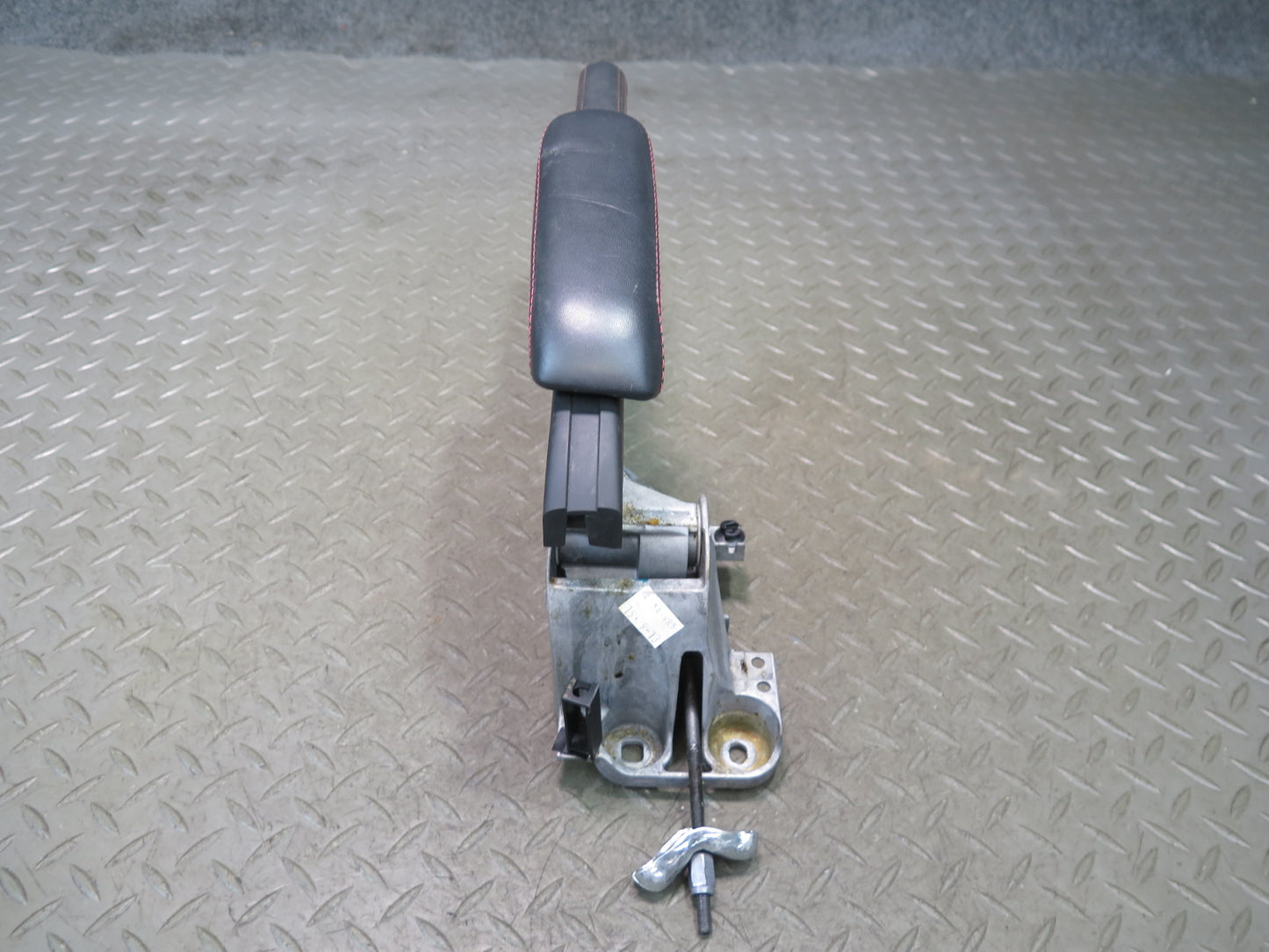 09-15 Audi TT S 8J Emergency Parking Hand Brake Lever Handle w Armrest Assy OEM