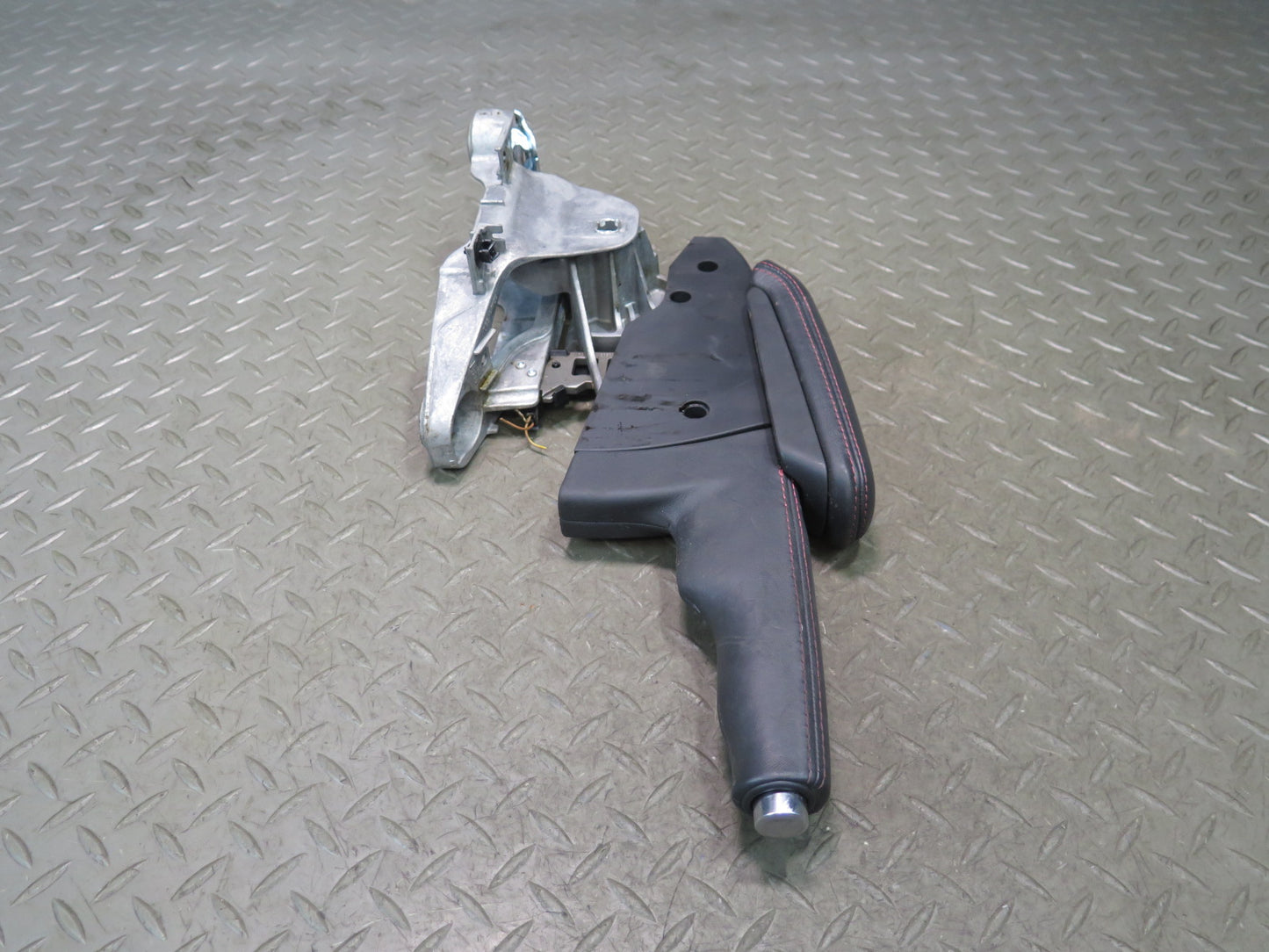 09-15 Audi TT S 8J Emergency Parking Hand Brake Lever Handle w Armrest Assy OEM