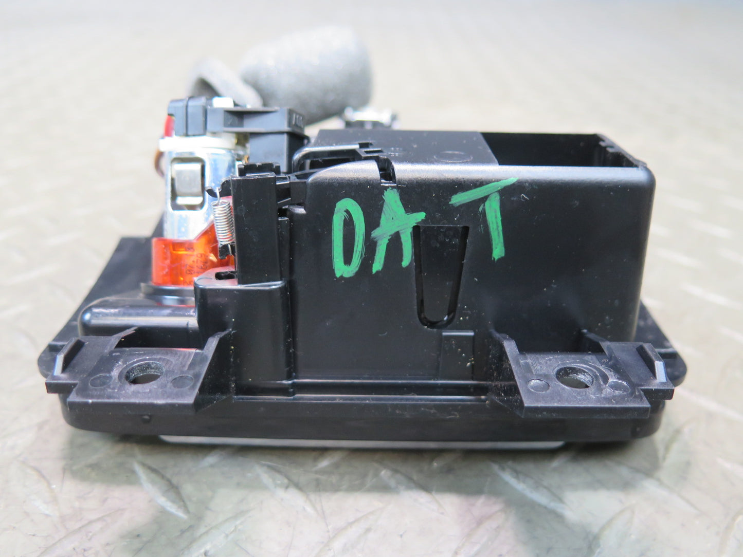09-15 Audi TT S 8J Front Center Console Ashtray 12V Socket Black OEM
