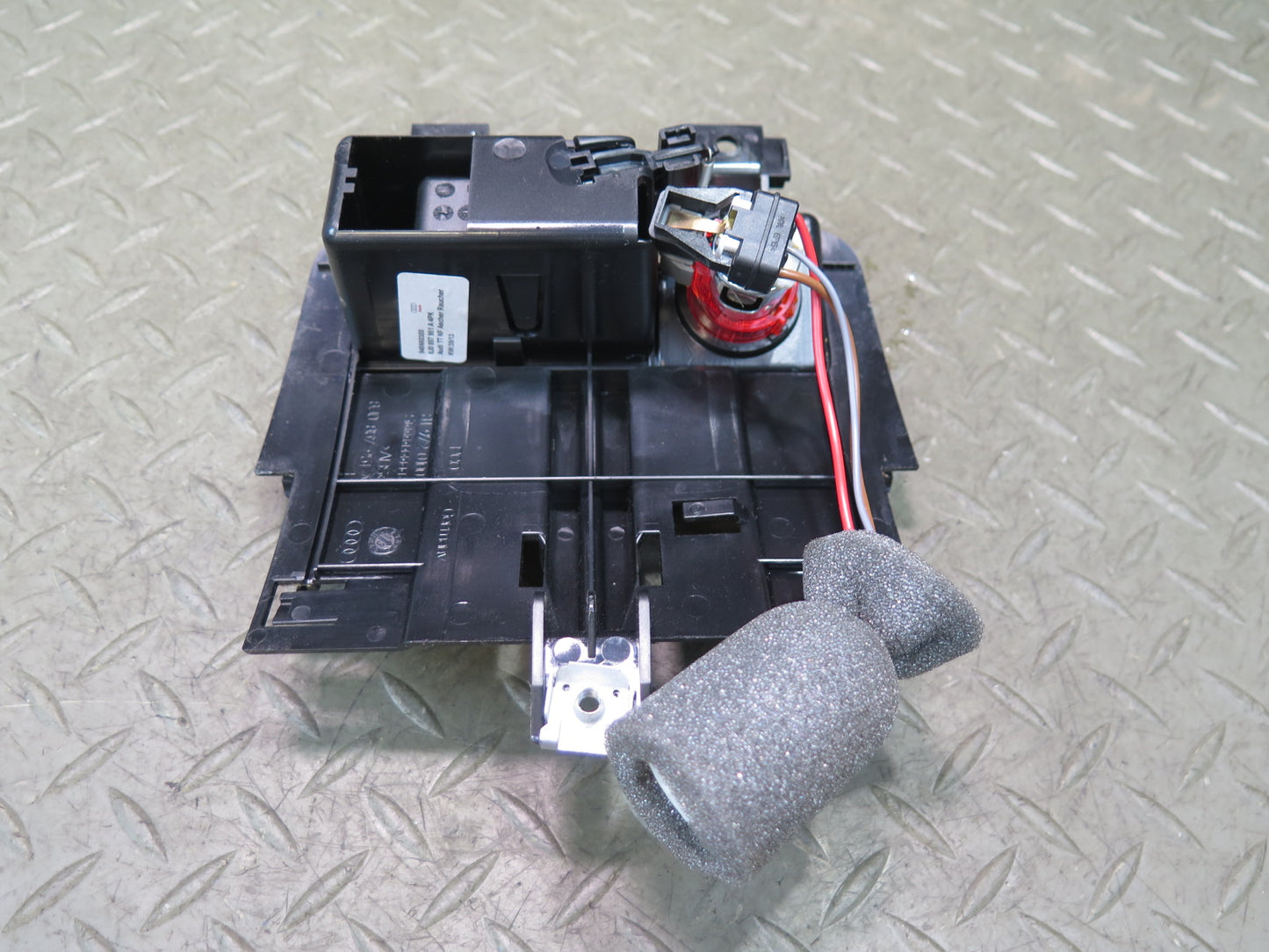 09-15 Audi TT S 8J Front Center Console Ashtray 12V Socket Black OEM