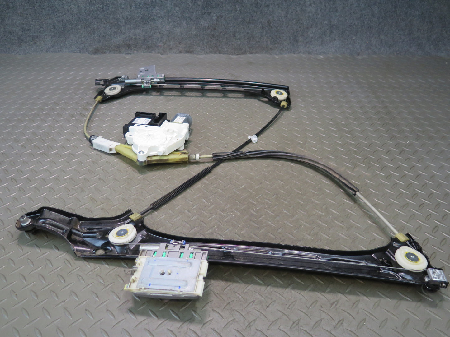 09-15 Audi TT S 8J Front Left Door Power Window Regulator w Motor OEM