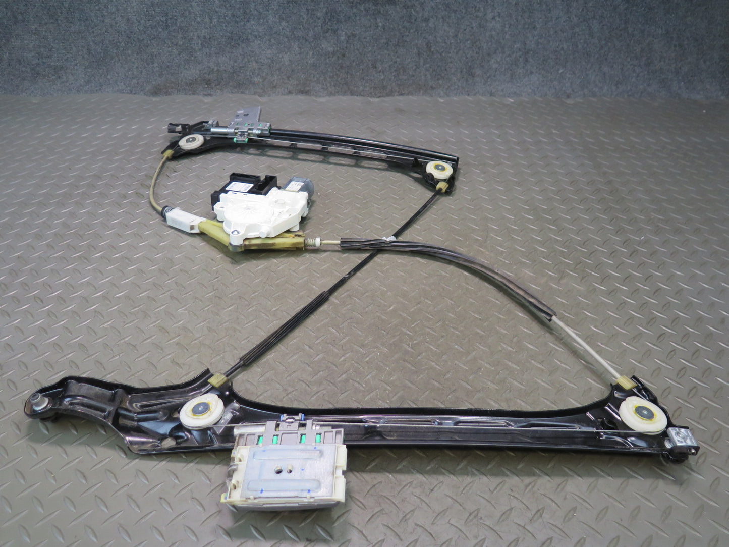 09-15 Audi TT S 8J Front Left Door Power Window Regulator w Motor OEM