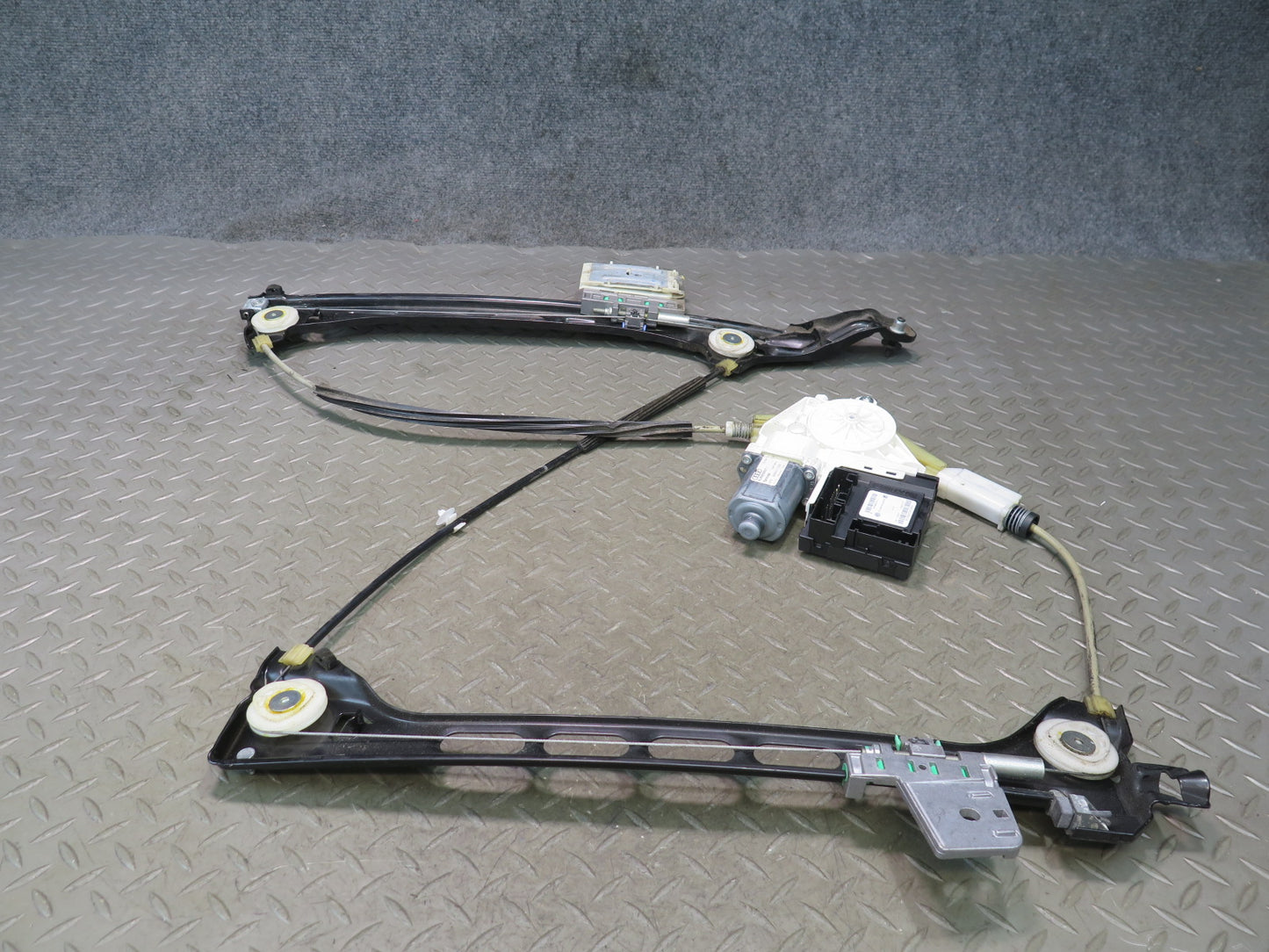 09-15 Audi TT S 8J Front Left Door Power Window Regulator w Motor OEM