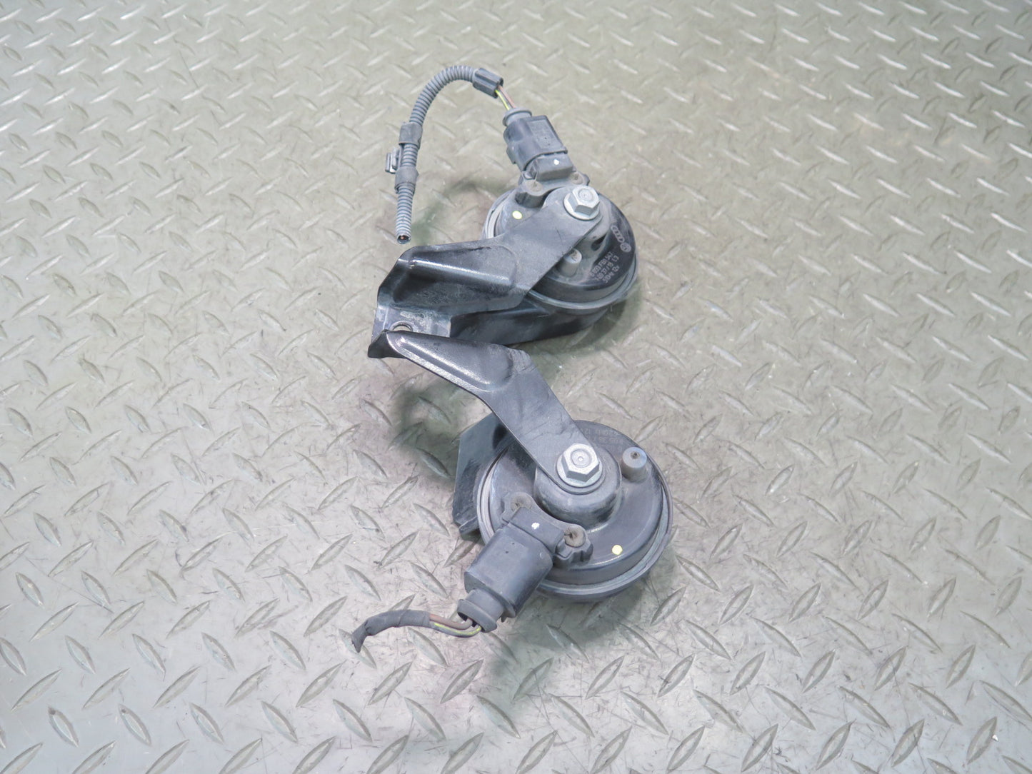 09-15 Audi TT S 8J High & Low Tone Pitch Horn Signal w Mount OEM