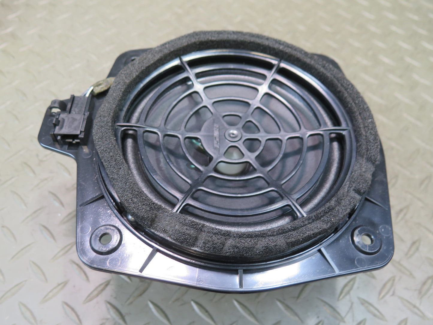 09-15 Audi TT S 8J Set of 2 Rear Left & Right Side Bose Speaker 8H0035411B OEM