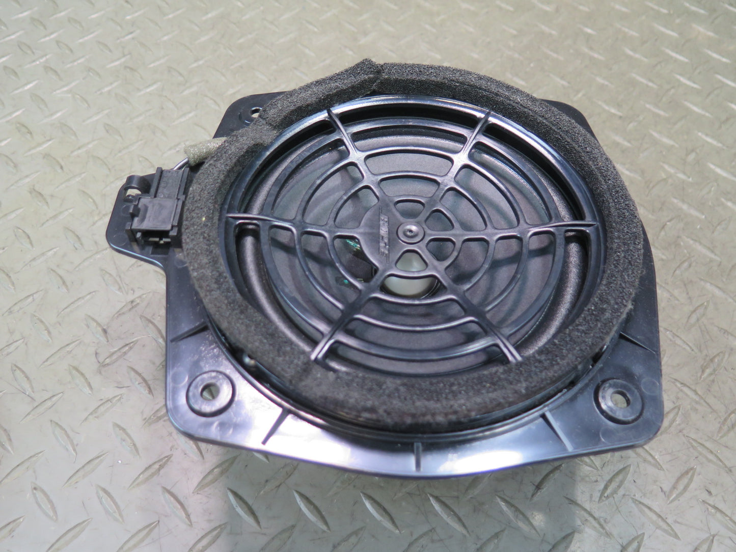 09-15 Audi TT S 8J Set of 2 Rear Left & Right Side Bose Speaker 8H0035411B OEM