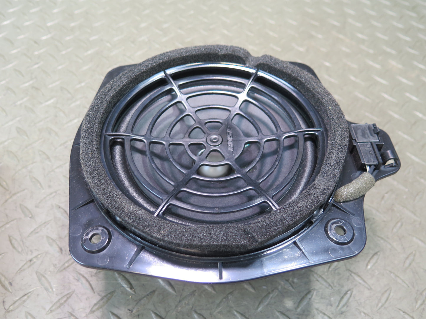 09-15 Audi TT S 8J Set of 2 Rear Left & Right Side Bose Speaker 8H0035411B OEM