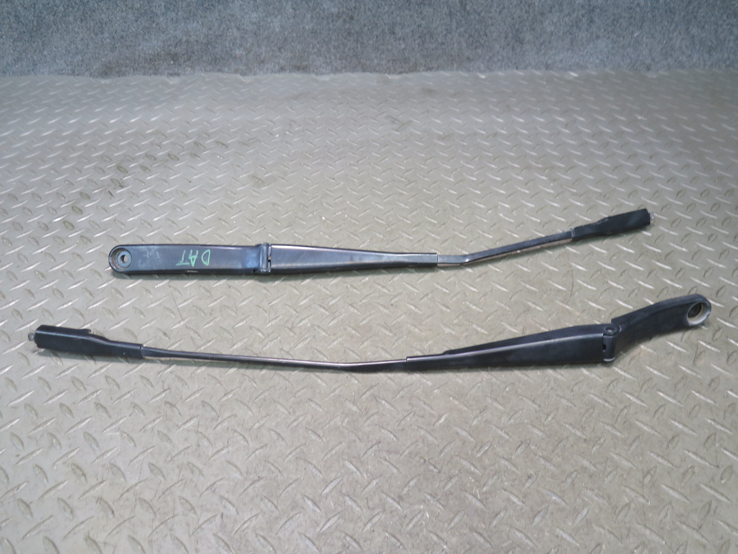 09-15 Audi TT S 8J Front Windshield Wiper Arm Left & Right Side Set OEM