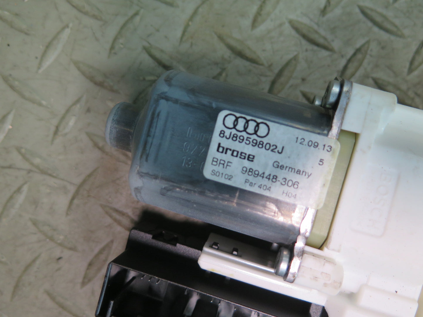 08-15 Audi TT S 8J Front Right Door Power Window Regulator w Motor OEM