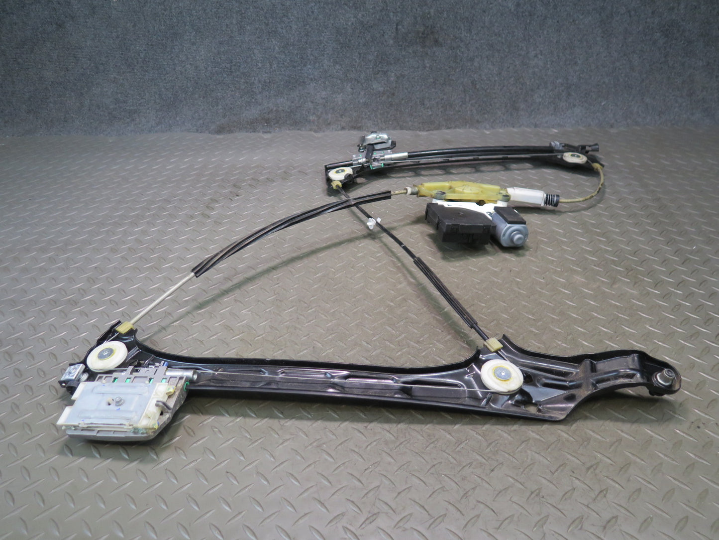 08-15 Audi TT S 8J Front Right Door Power Window Regulator w Motor OEM